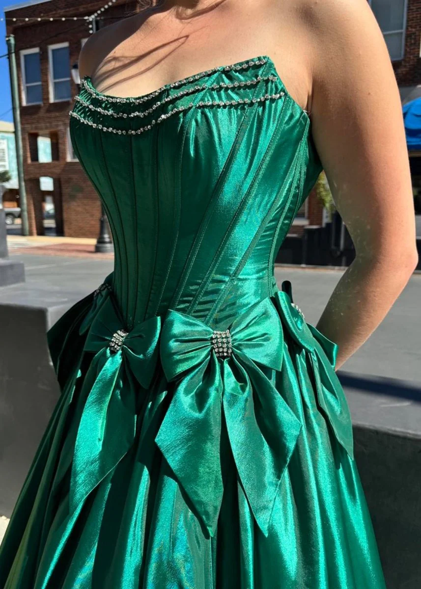 Cristal | A-Line Black Scoop Neck Satin Long Prom Dresses with Bow Knots