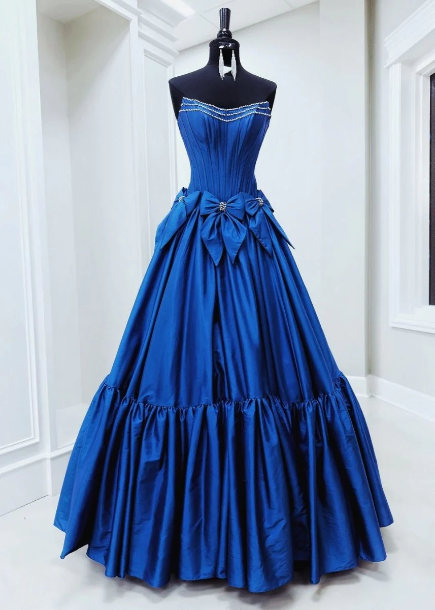 Cristal | A-Line Black Scoop Neck Satin Long Prom Dresses with Bow Knots