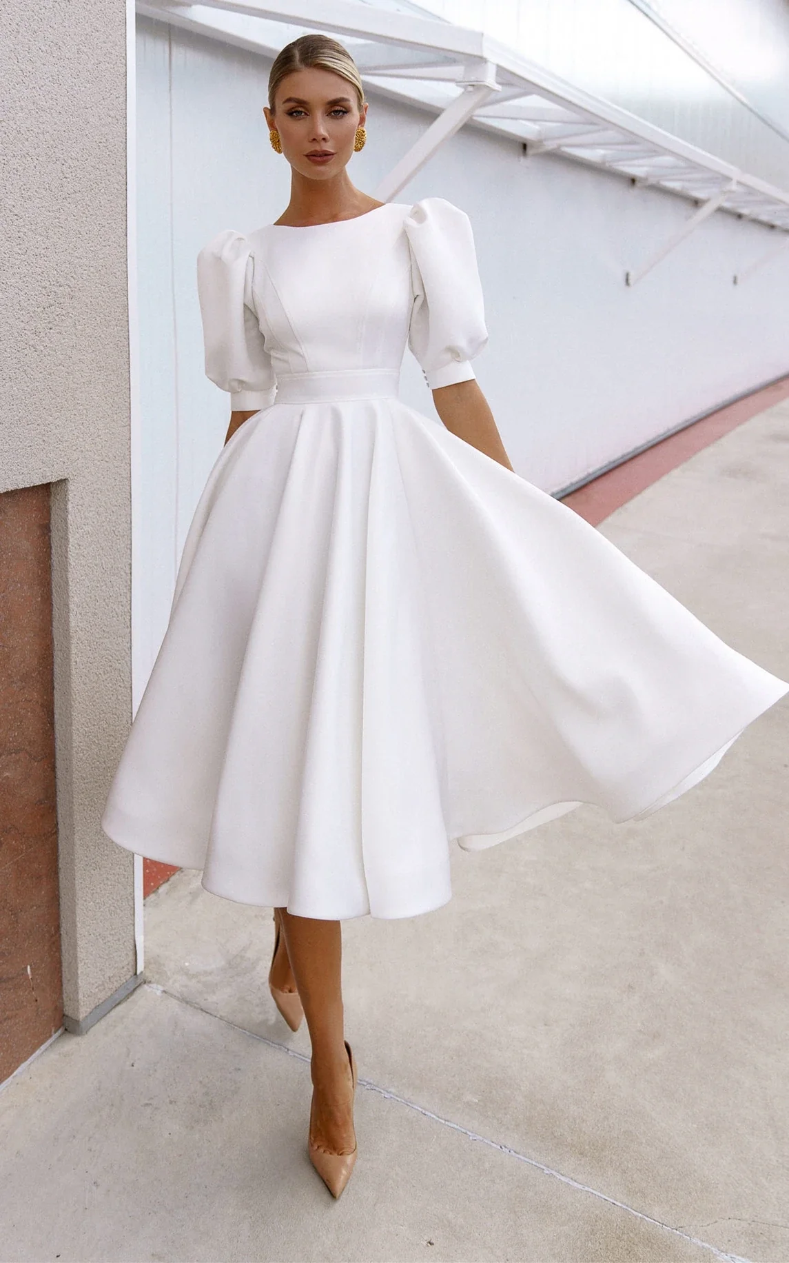 Elegant Bateau A Line Satin Knee-length Wedding Dress