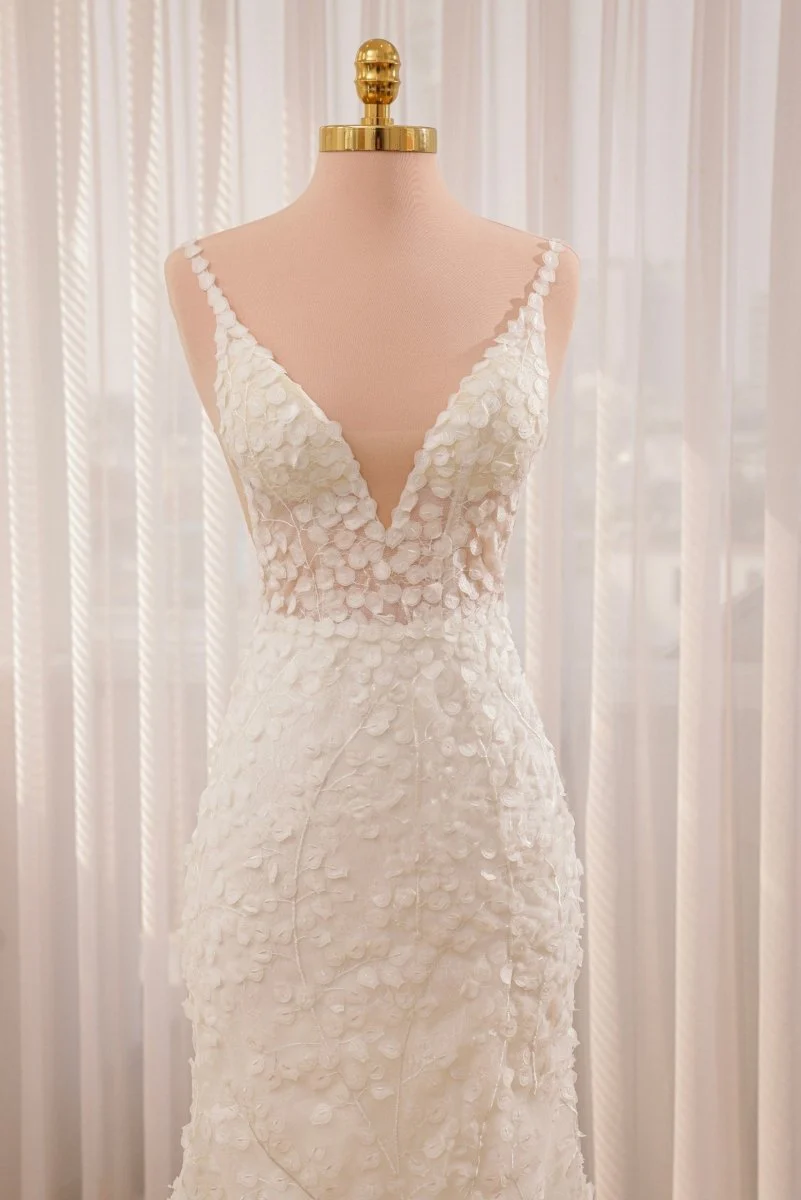 Straps White Lace Mermaid Wedding Dress With Appliques