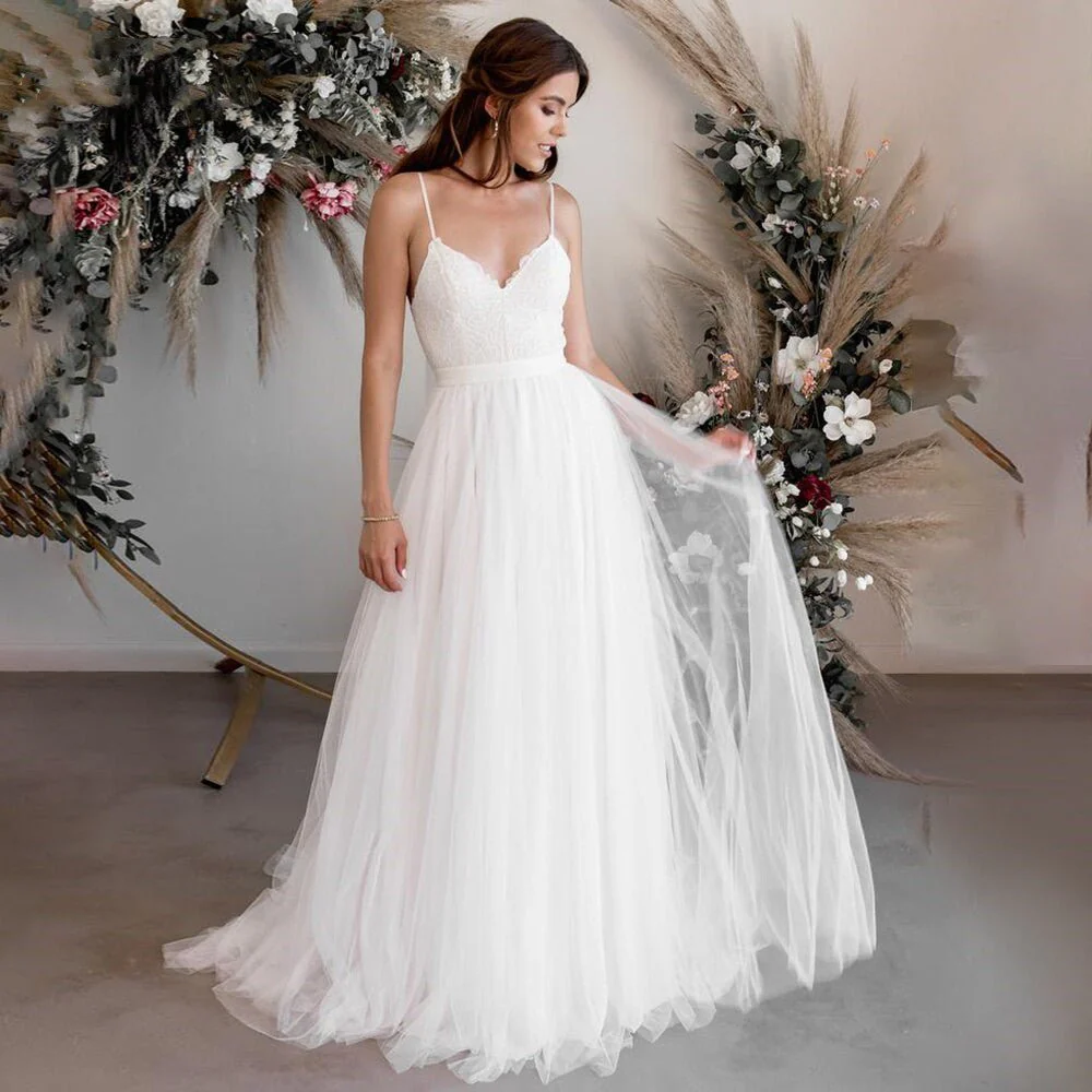 A-Line Tulle Spaghetti Straps Wedding Dresses With Lace Appliques