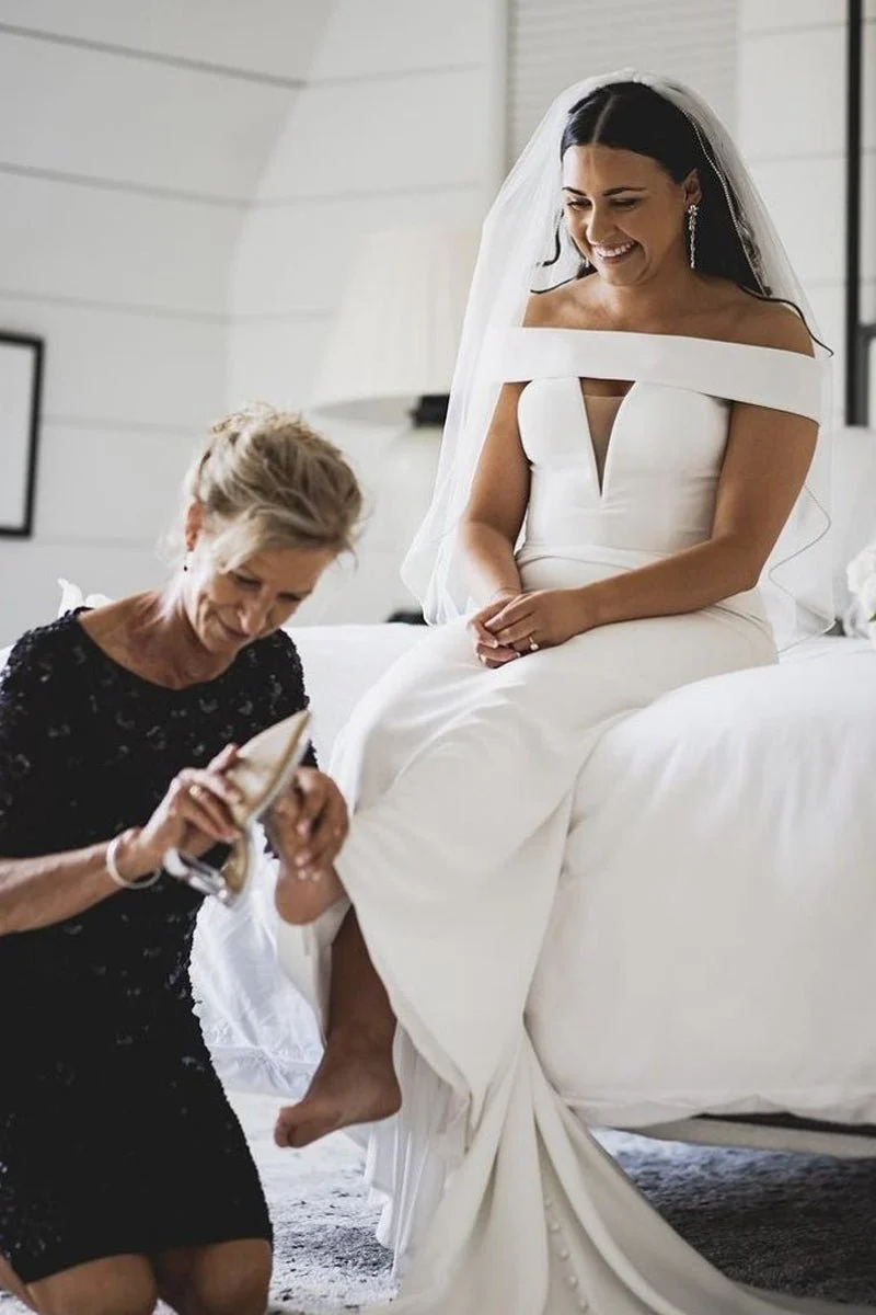 Mermaid Off the Shoulder Lace-Up Satin Wedding Dresses