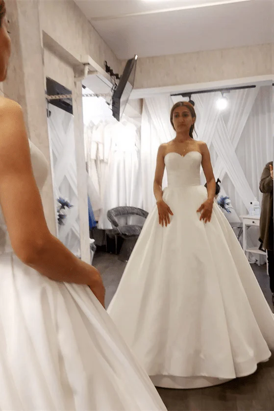 Ivory Satin Sweetheart A-Line Sleeveless Wedding Dress