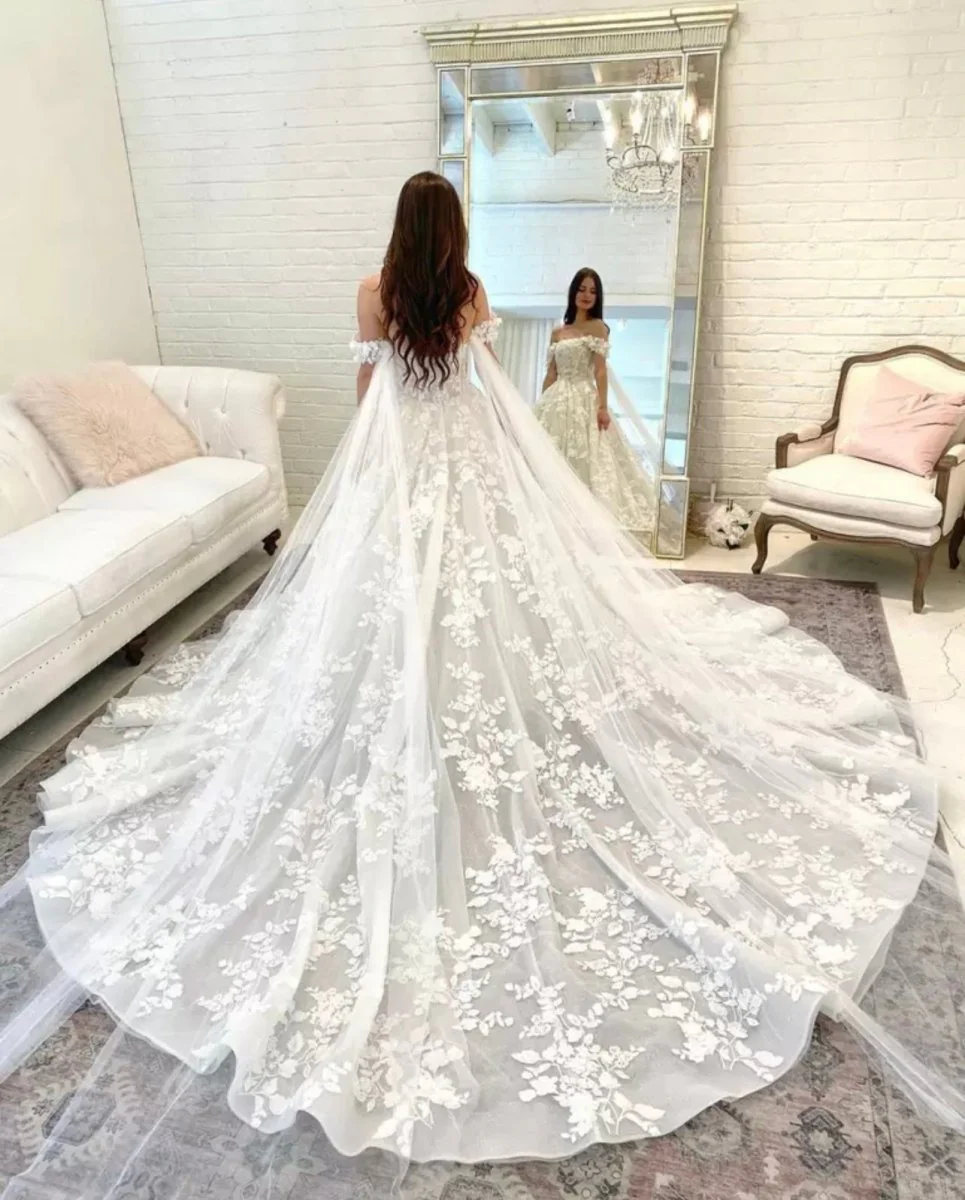 Gorgeous Ball Gown Sweetheart Lace Tulle Wedding Dresses