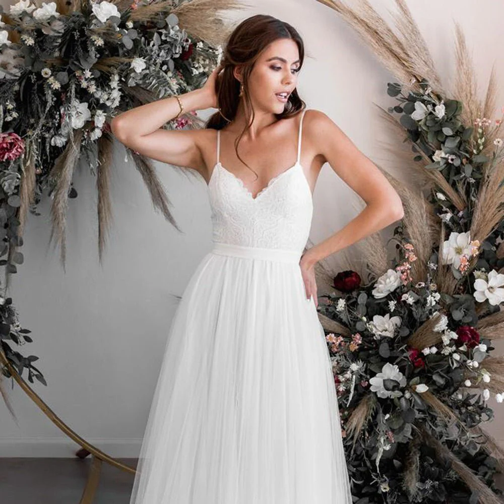 A-Line Tulle Spaghetti Straps Wedding Dresses With Lace Appliques
