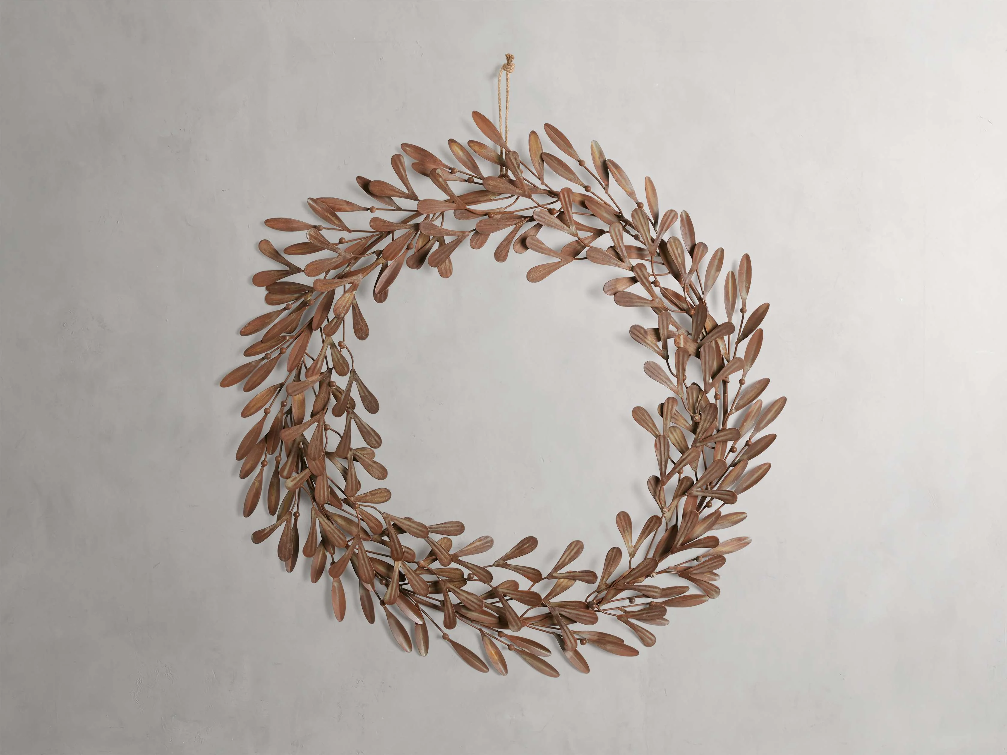 Mistletoe Leaf Wreath in Rust Pink