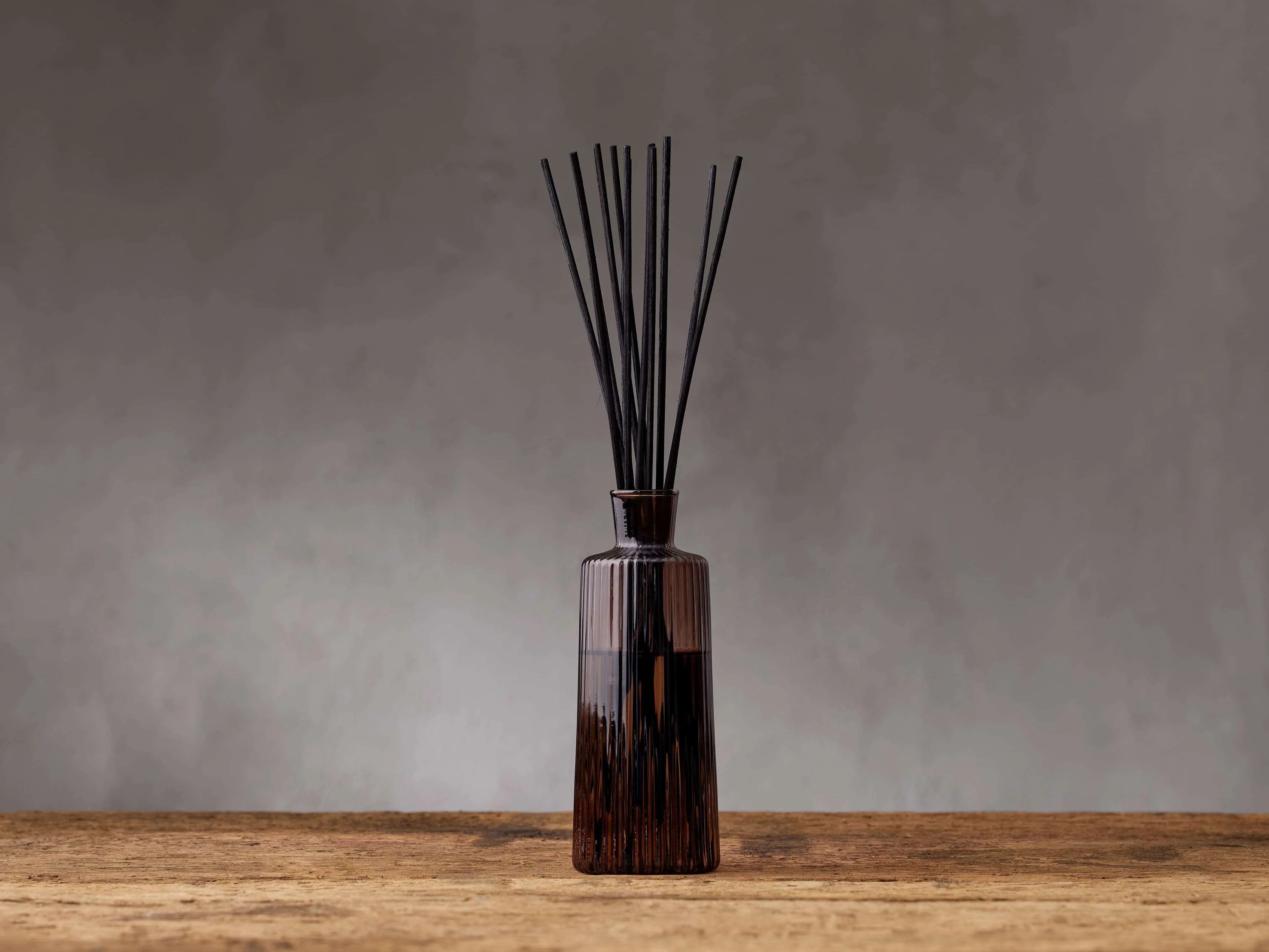 Signature Diffuser in Sandalwood Leaf and Tobacco