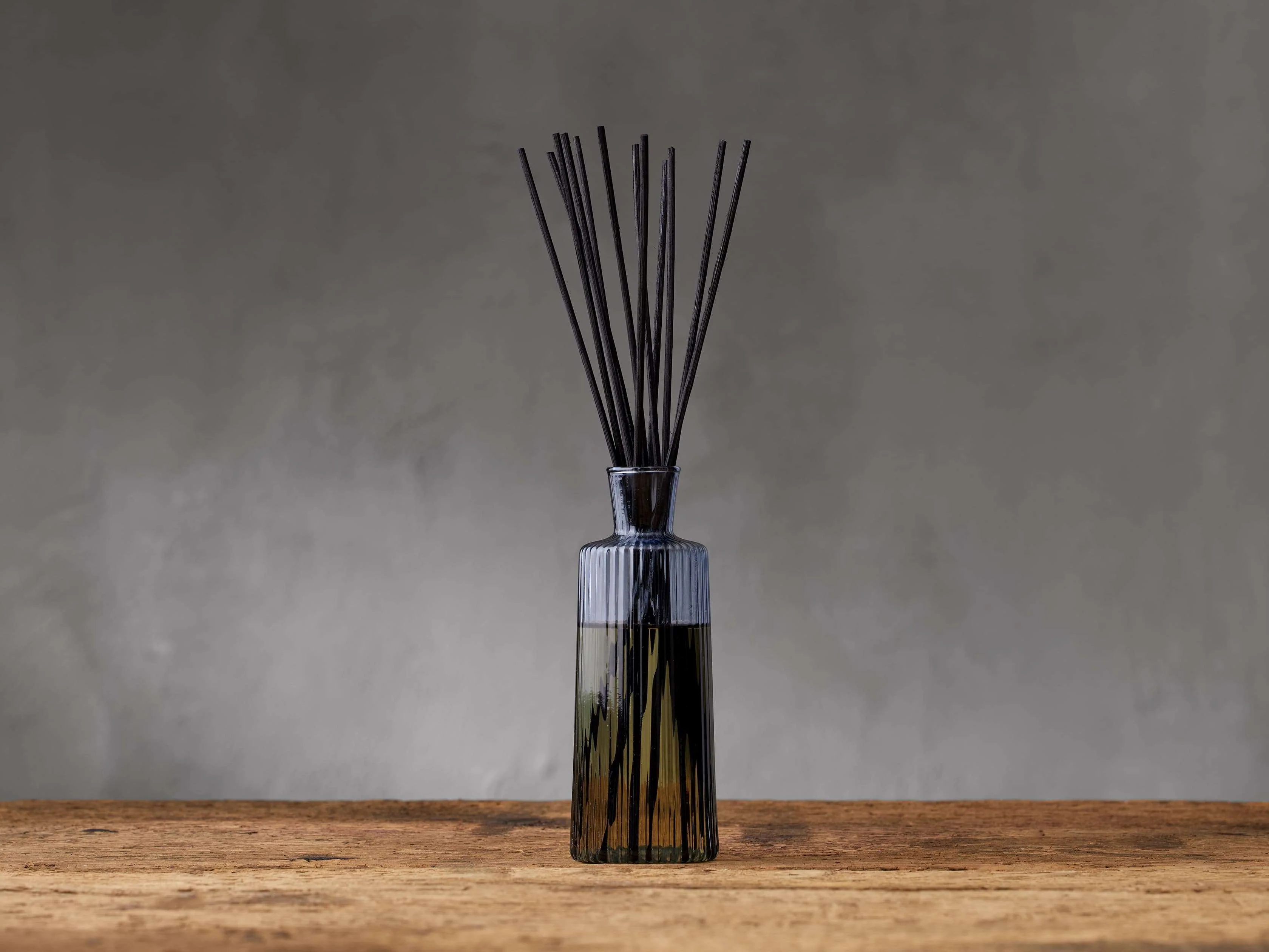 Signature Diffuser in  Suede Wood and Vetiver