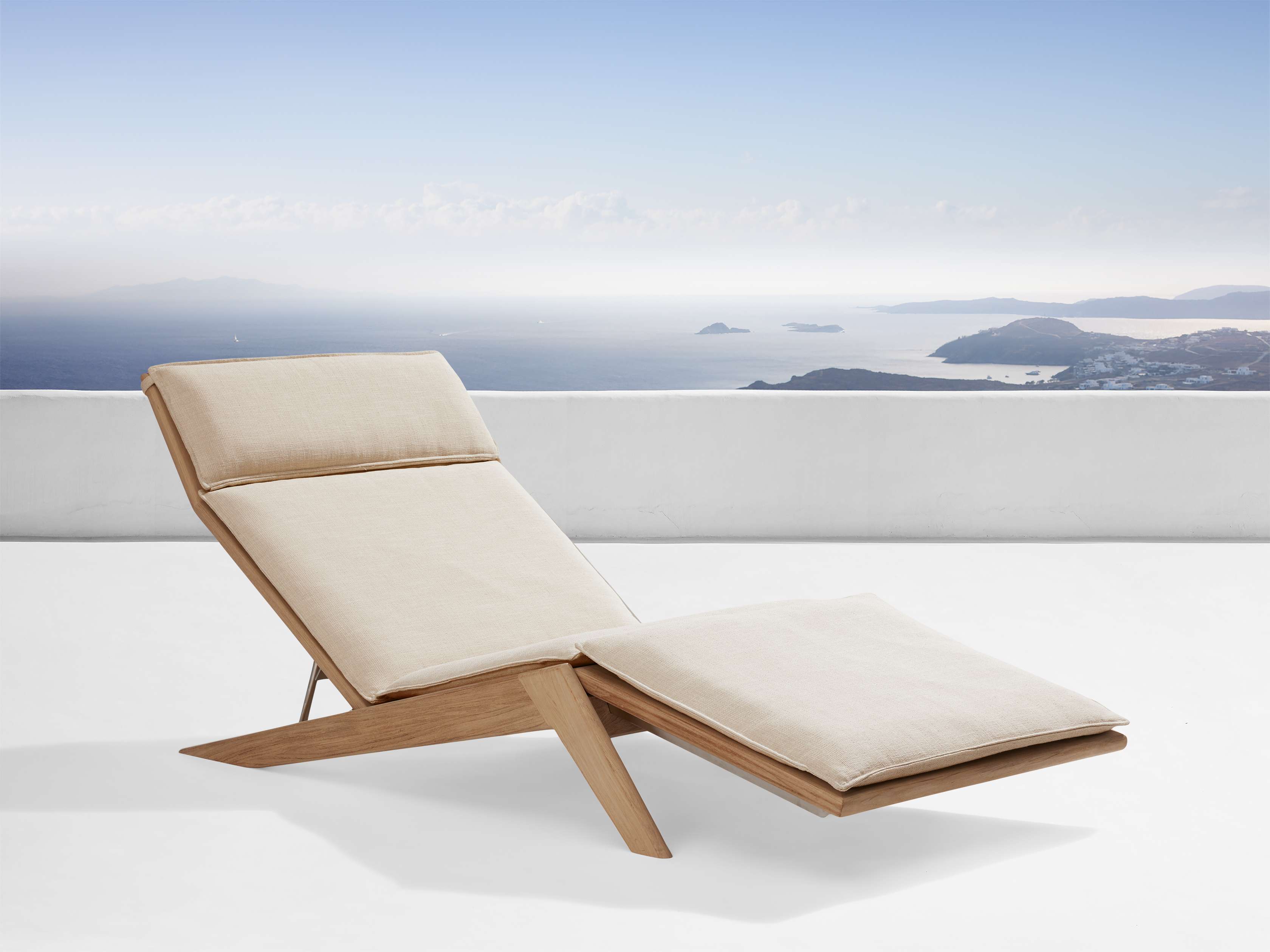 Roos Outdoor Chaise with Cushion