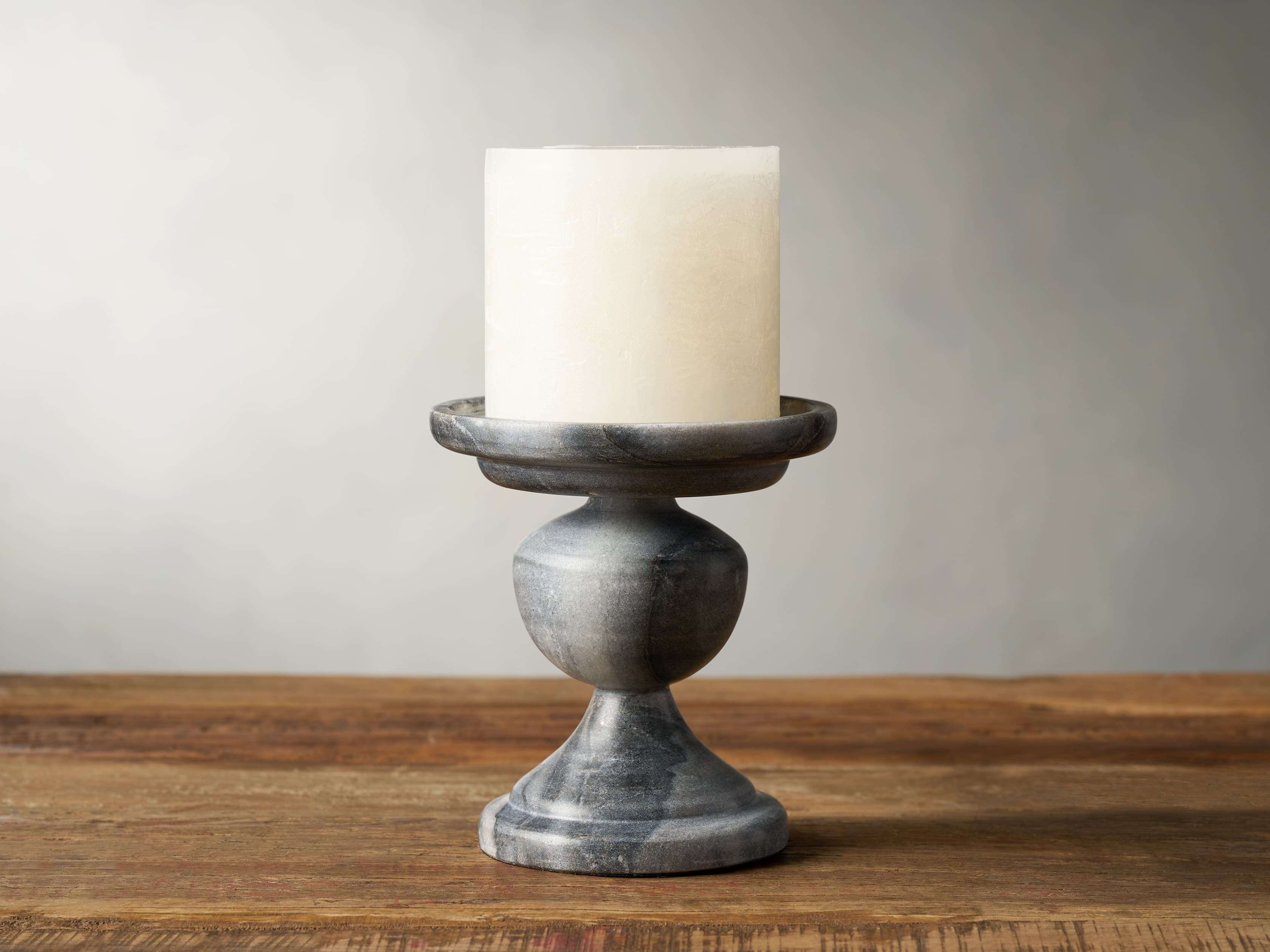 Kosmos Pillar Holder