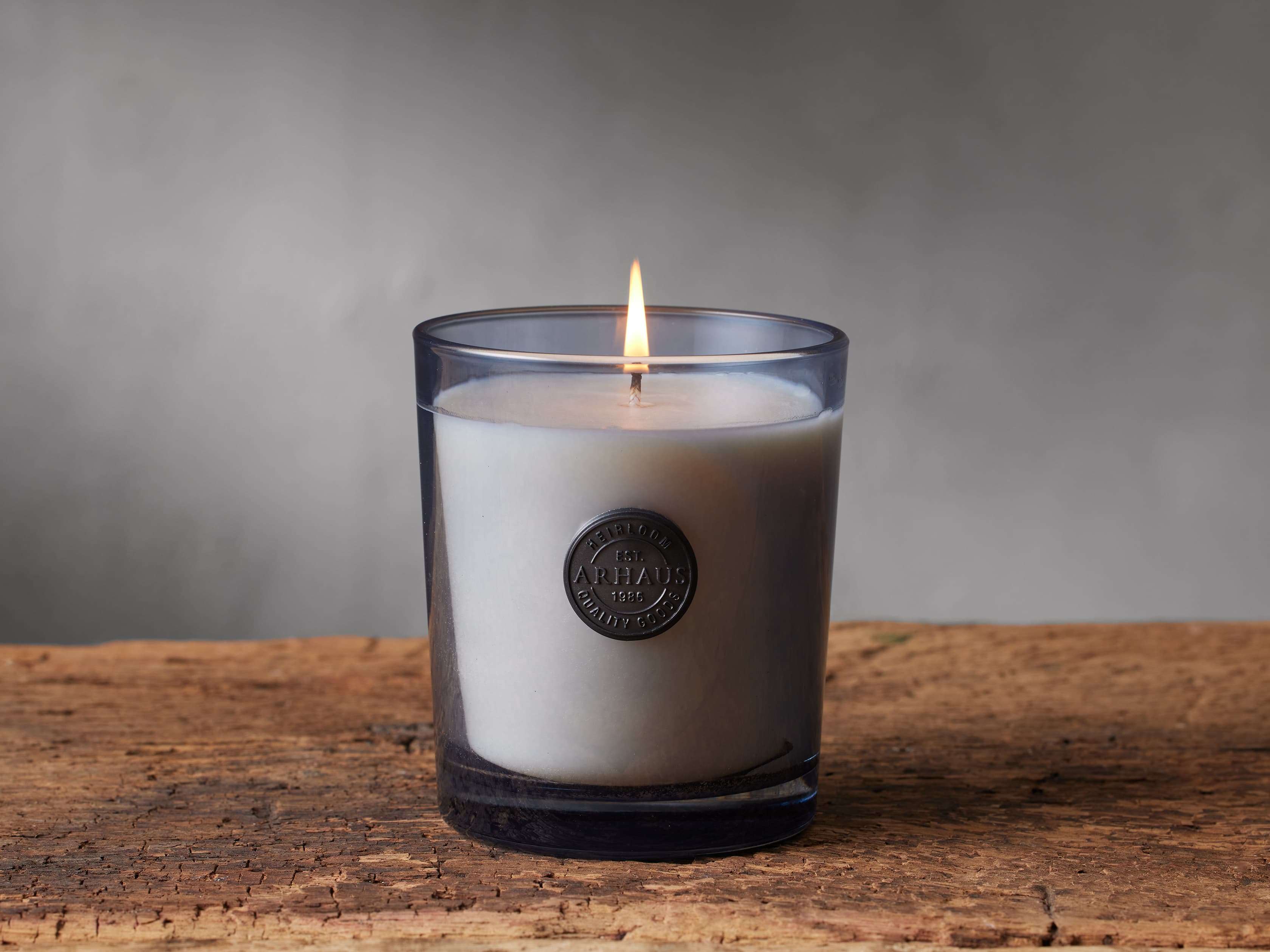 Signature Candle in Suede Wood and Vetiver