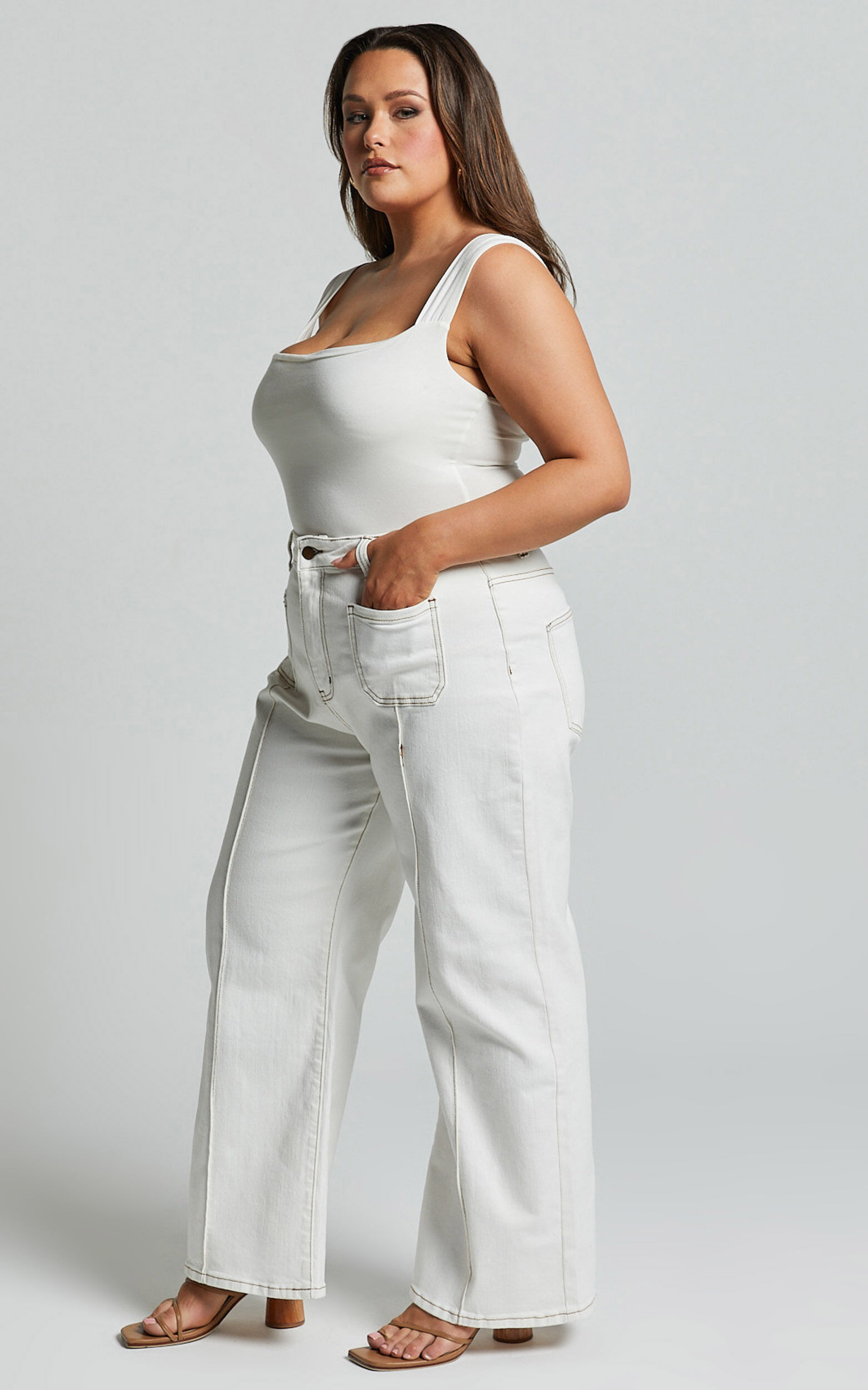 Malcolm Jeans - Mid Rise Contrast Stitch Flared Denim Jeans in White Denim