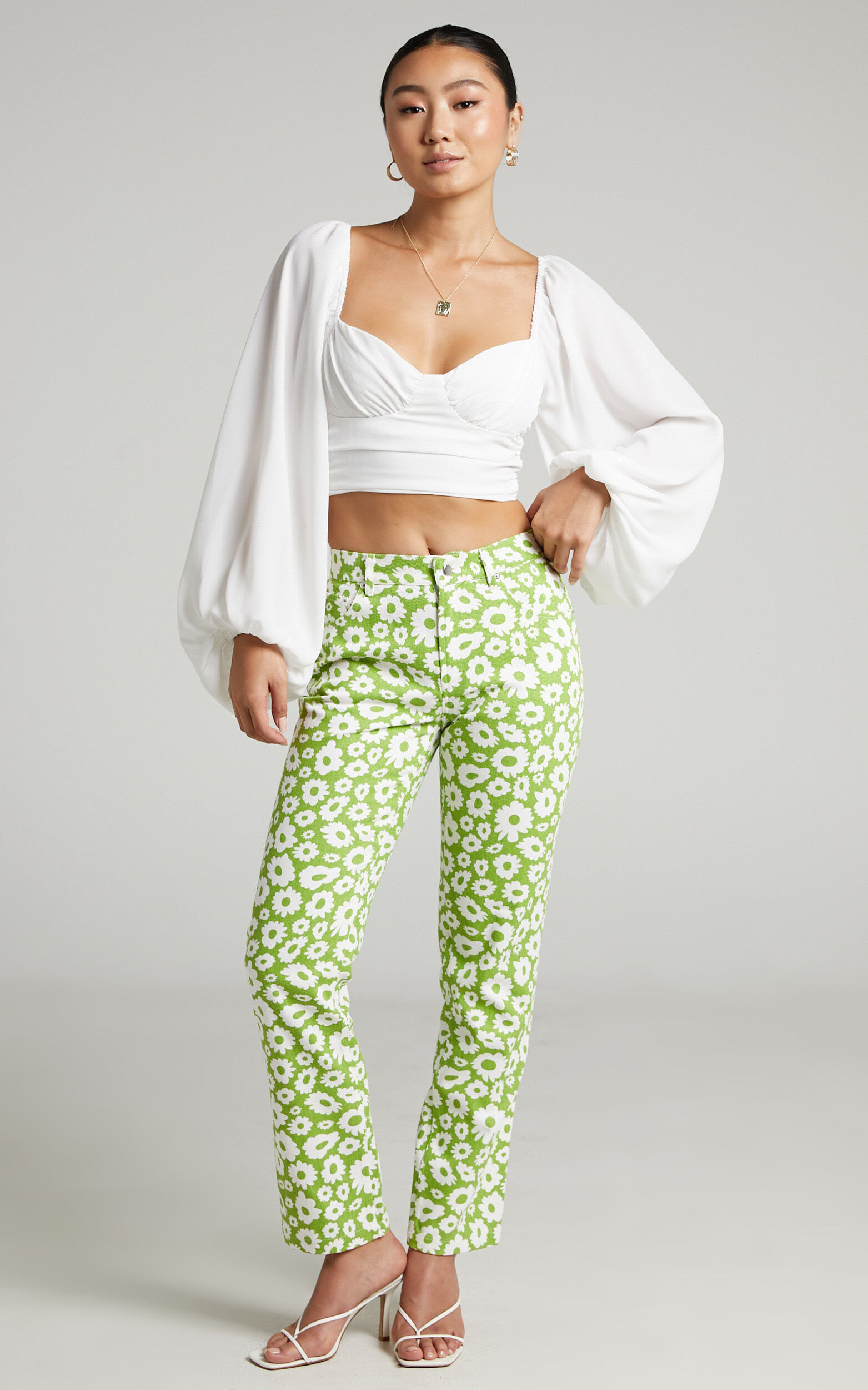 Zabee Jeans - Mid Rise Drill Denim Jeans in Ditsy Floral