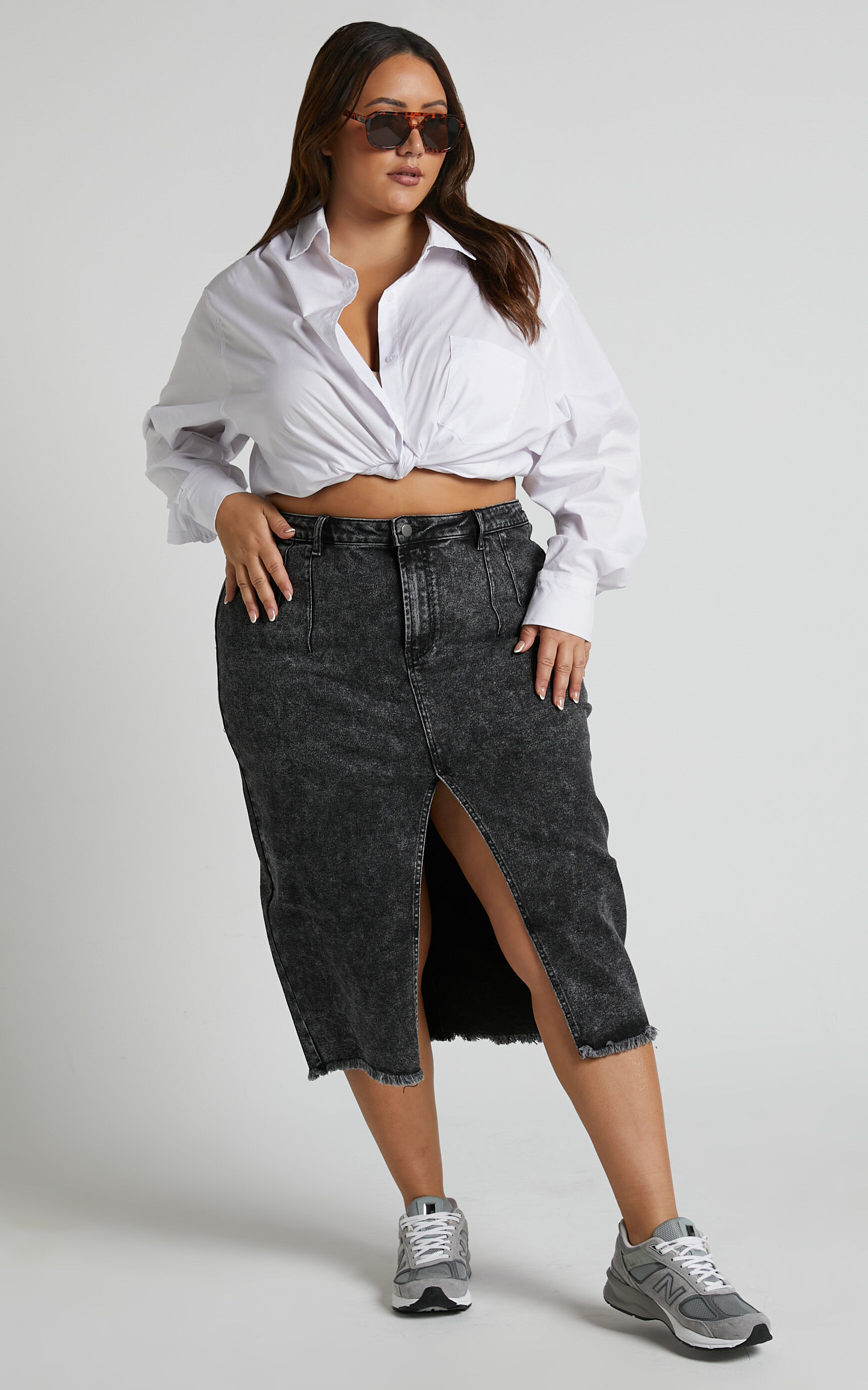 Janeve Midi Skirt - Front Split Denim Skirt in Black Acid Wash