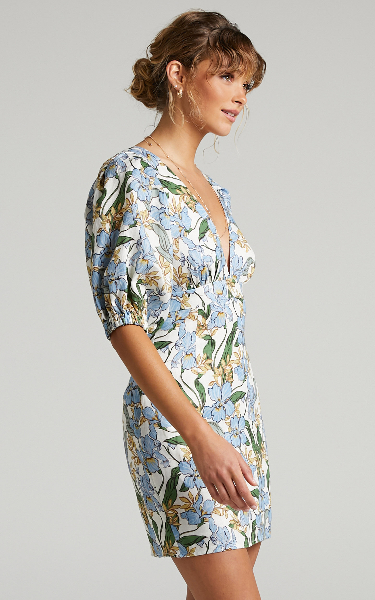 Amalie The Label - Indrisia Linen Puff Sleeve Open Back Bodycon Mini Linen Dress in Iris Floral