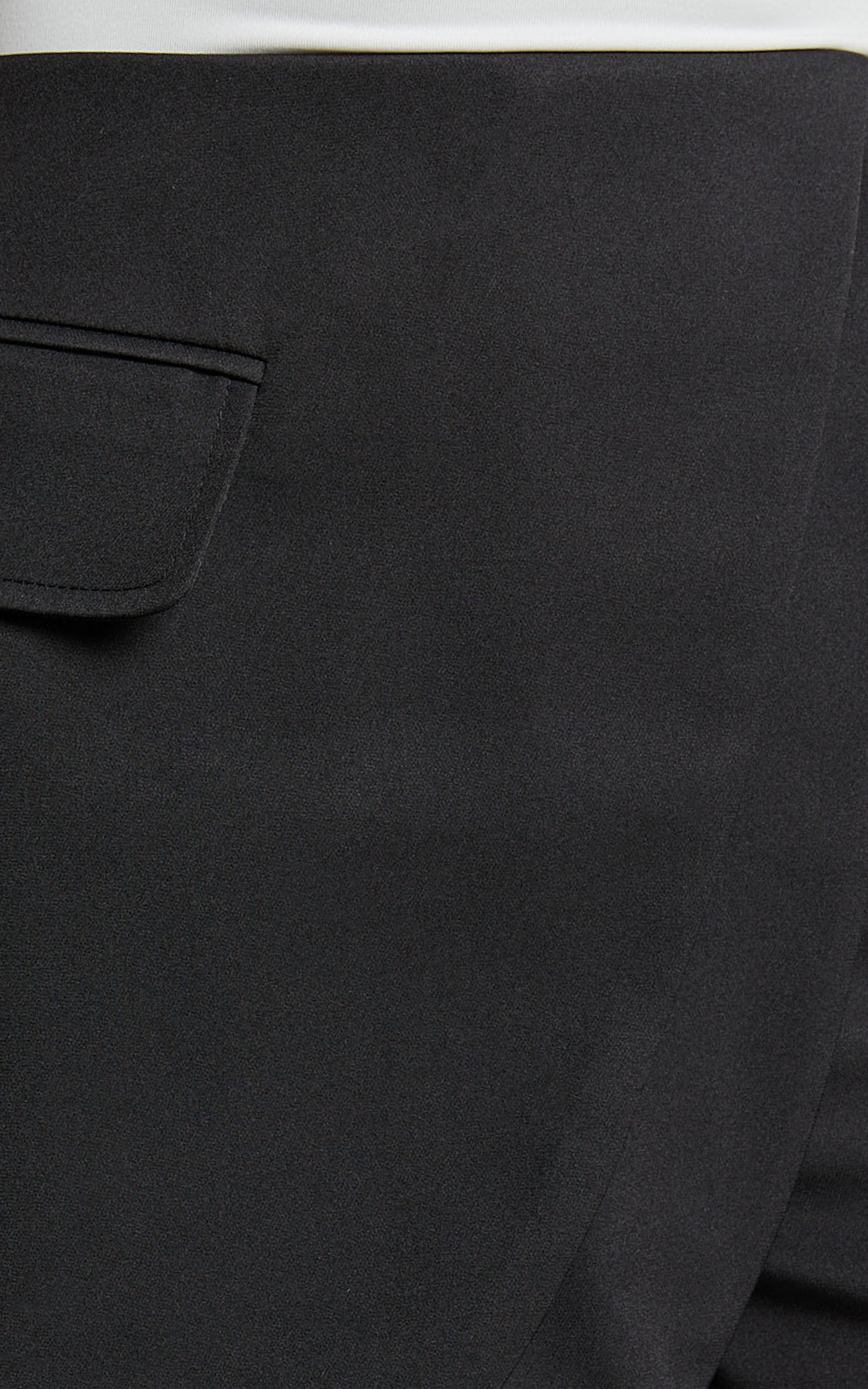 Abbie Mini Skort - Pleated Skort With Pocket Detail in Black