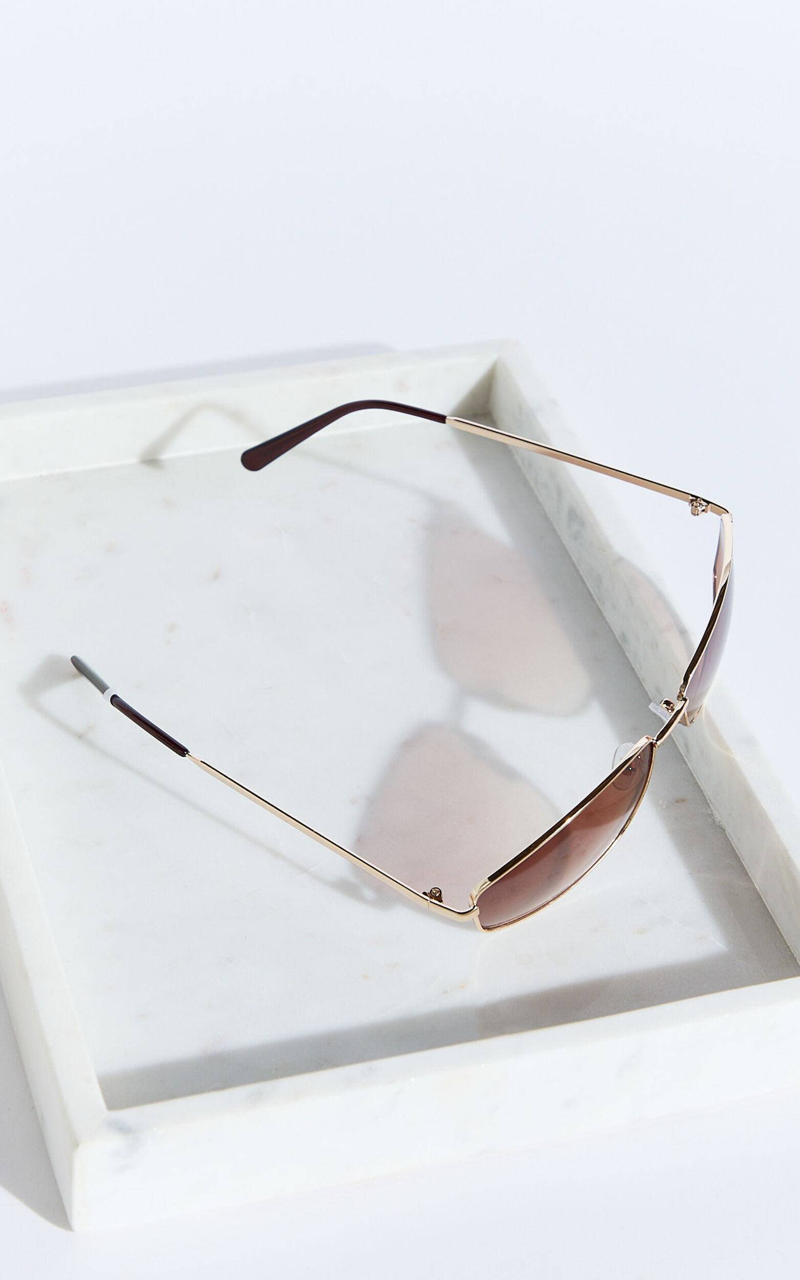 Leauna Sunglasses - Retro Oval Sunglasses in Gold/Brown