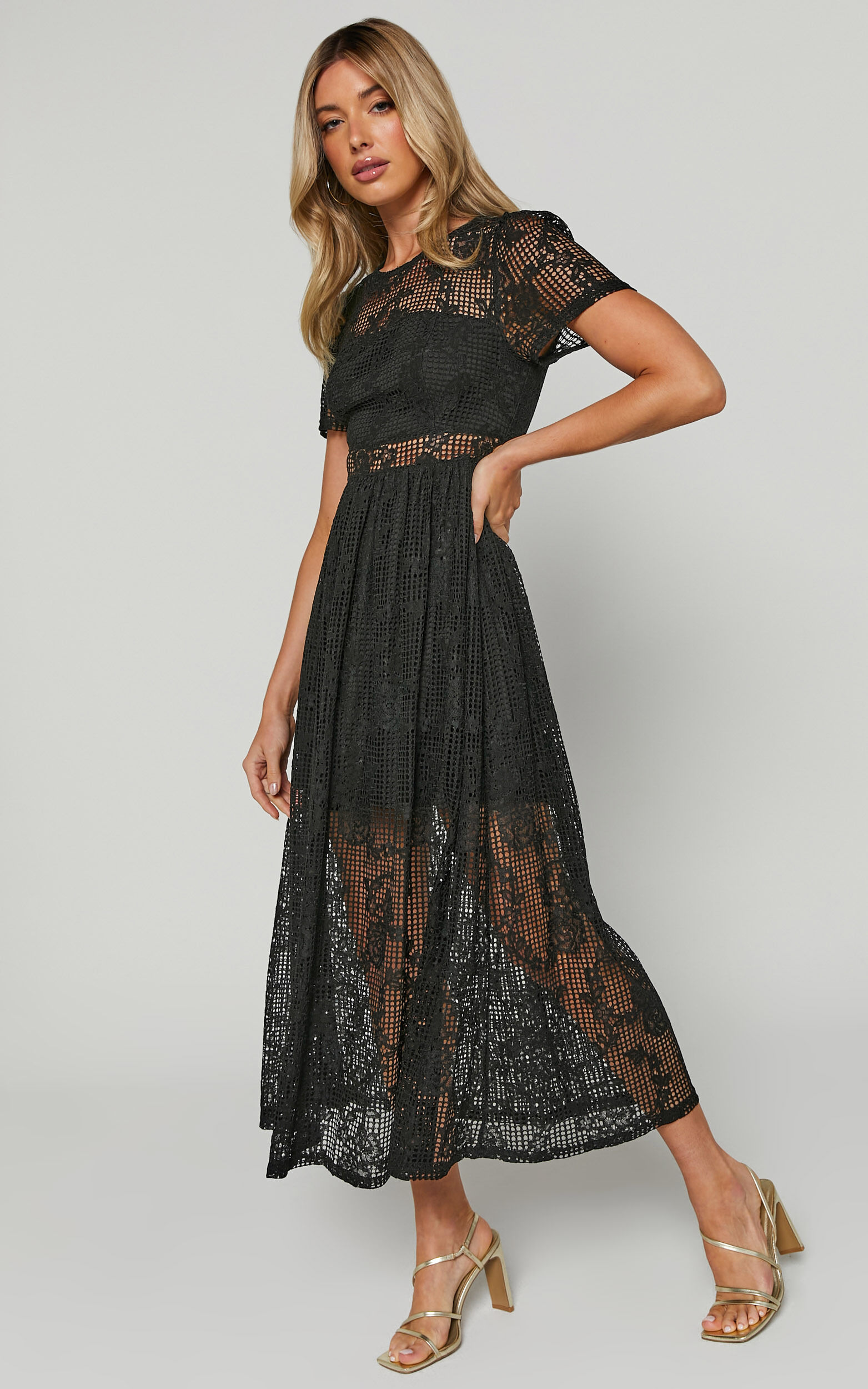 Leon Midi Dress - Short Sleeve Dress in Black