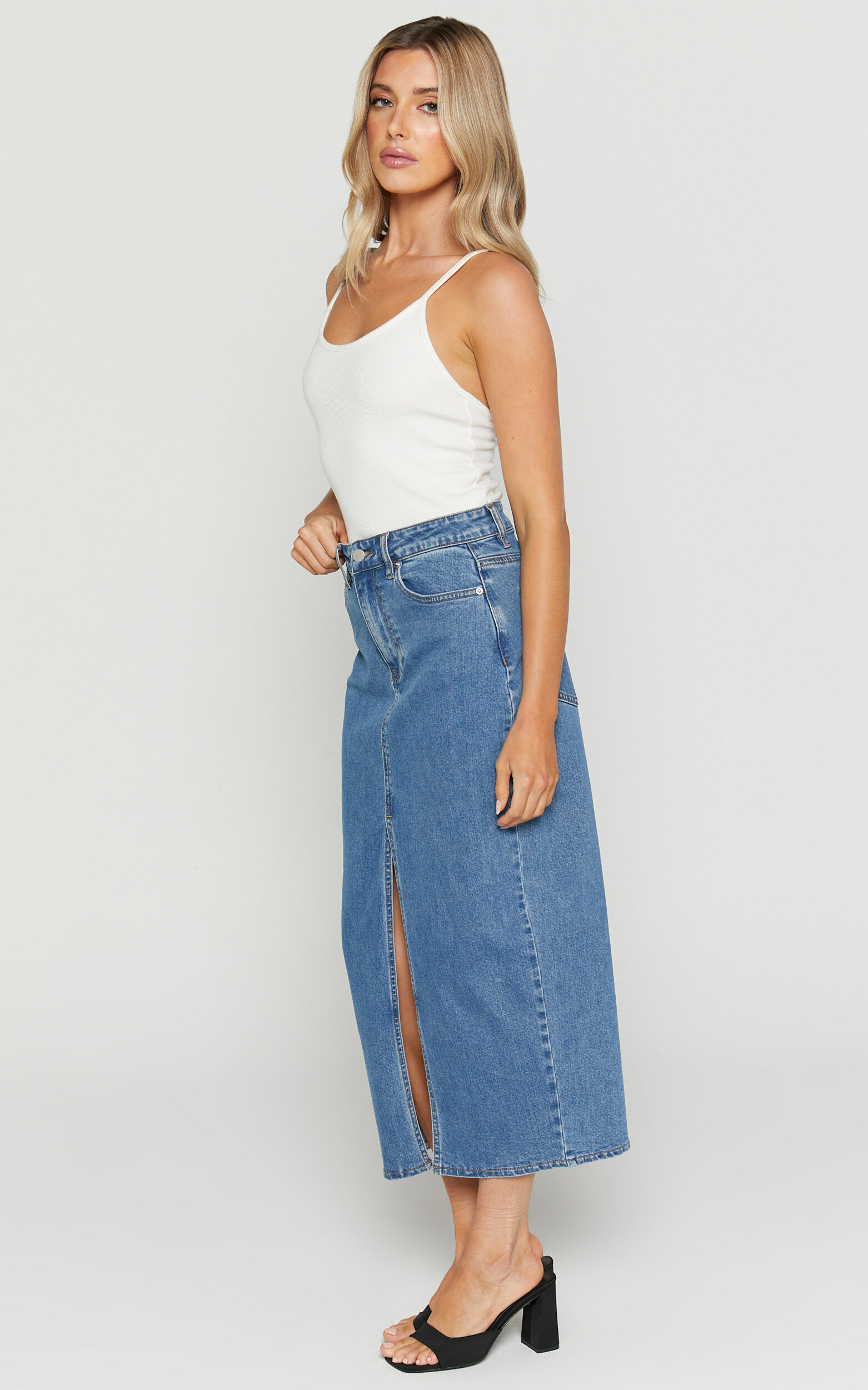 Anaya Midi Skirt - Denim Skirt in Mid Blue Wash