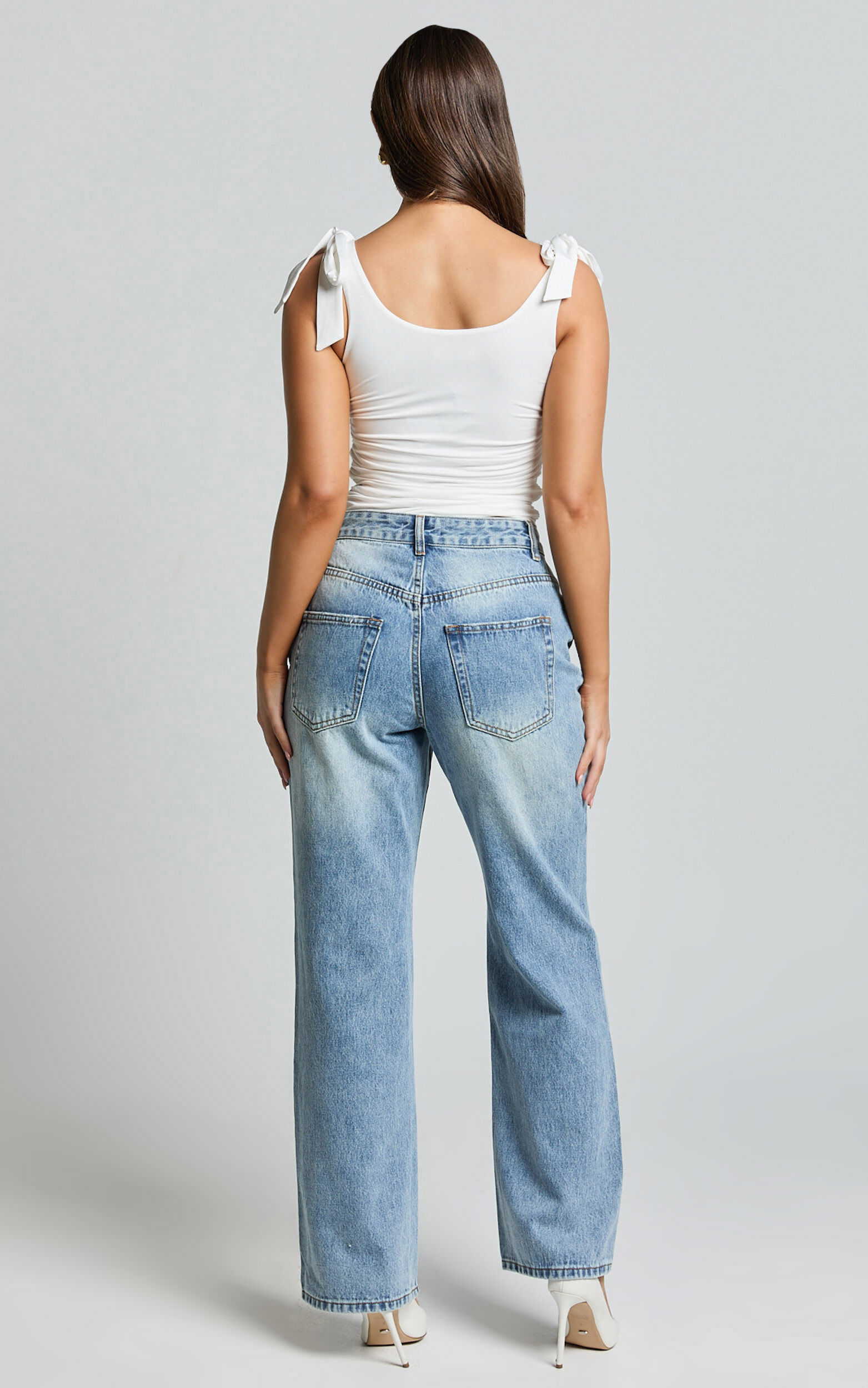 Bowie Jeans - Mid Rise Recycled Relaxed Denim Jeans in Light Blue Wash