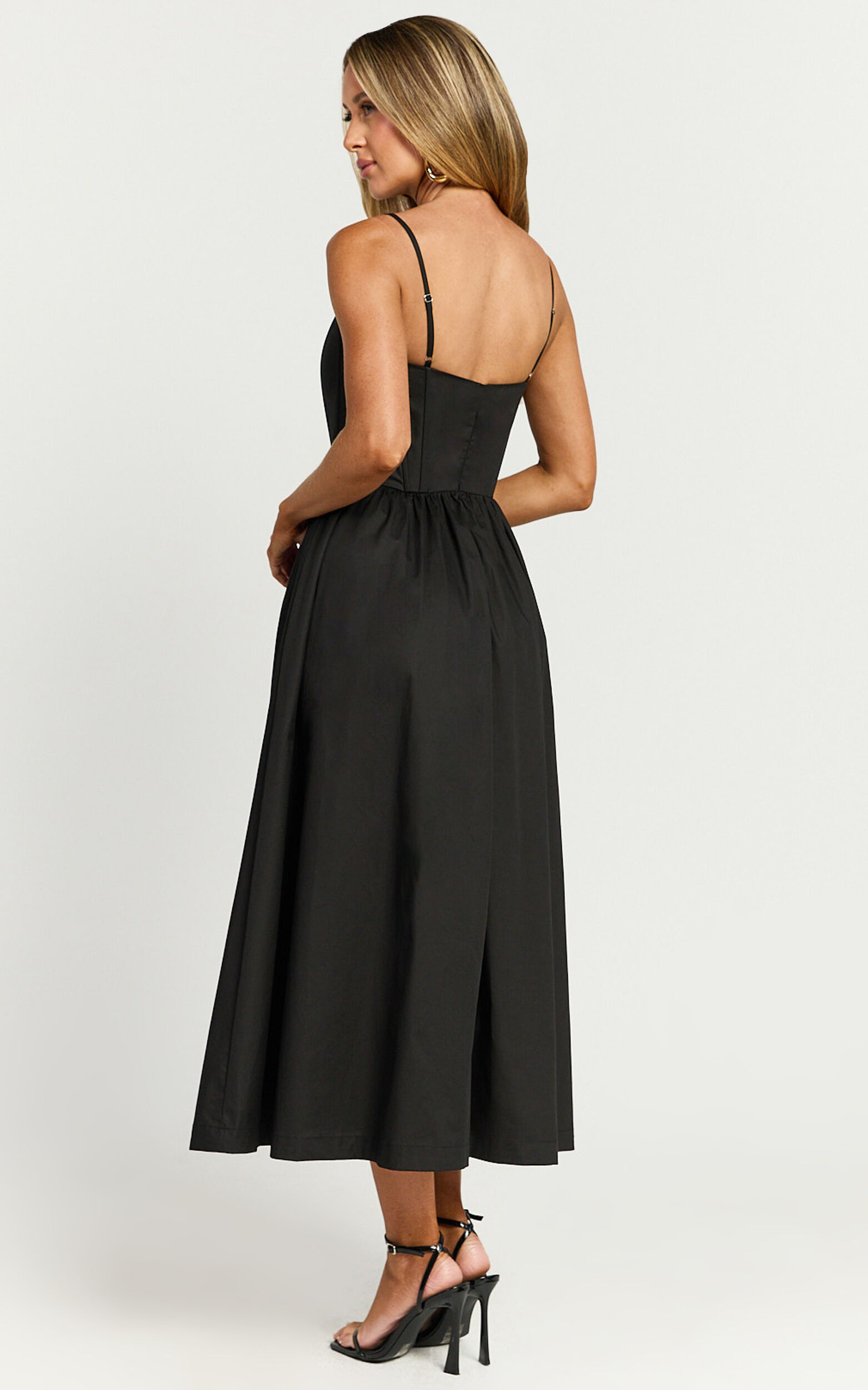 Braelyn Midi Dress - Scoop Neck Flare Dress in Black