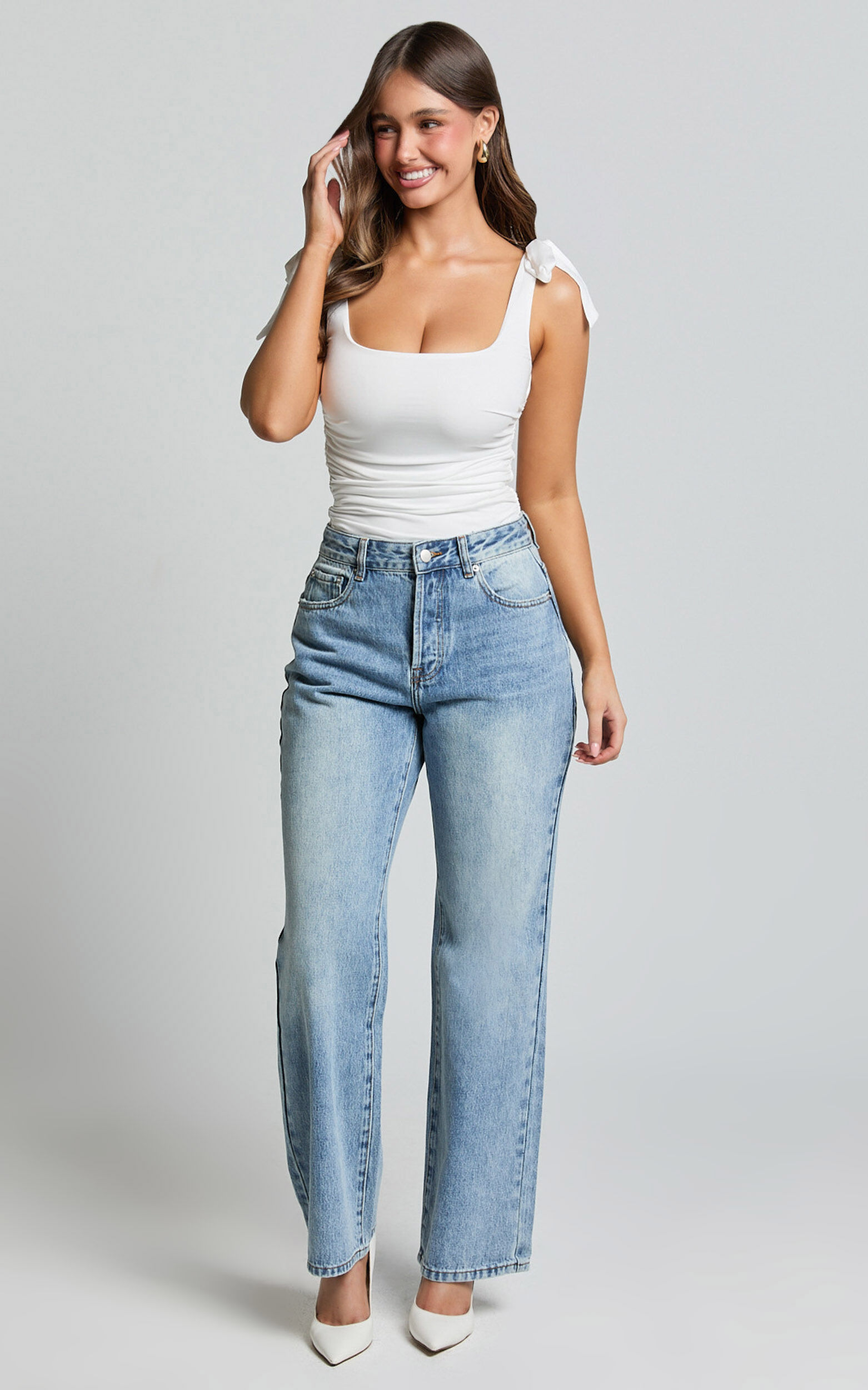 Bowie Jeans - Mid Rise Recycled Relaxed Denim Jeans in Light Blue Wash