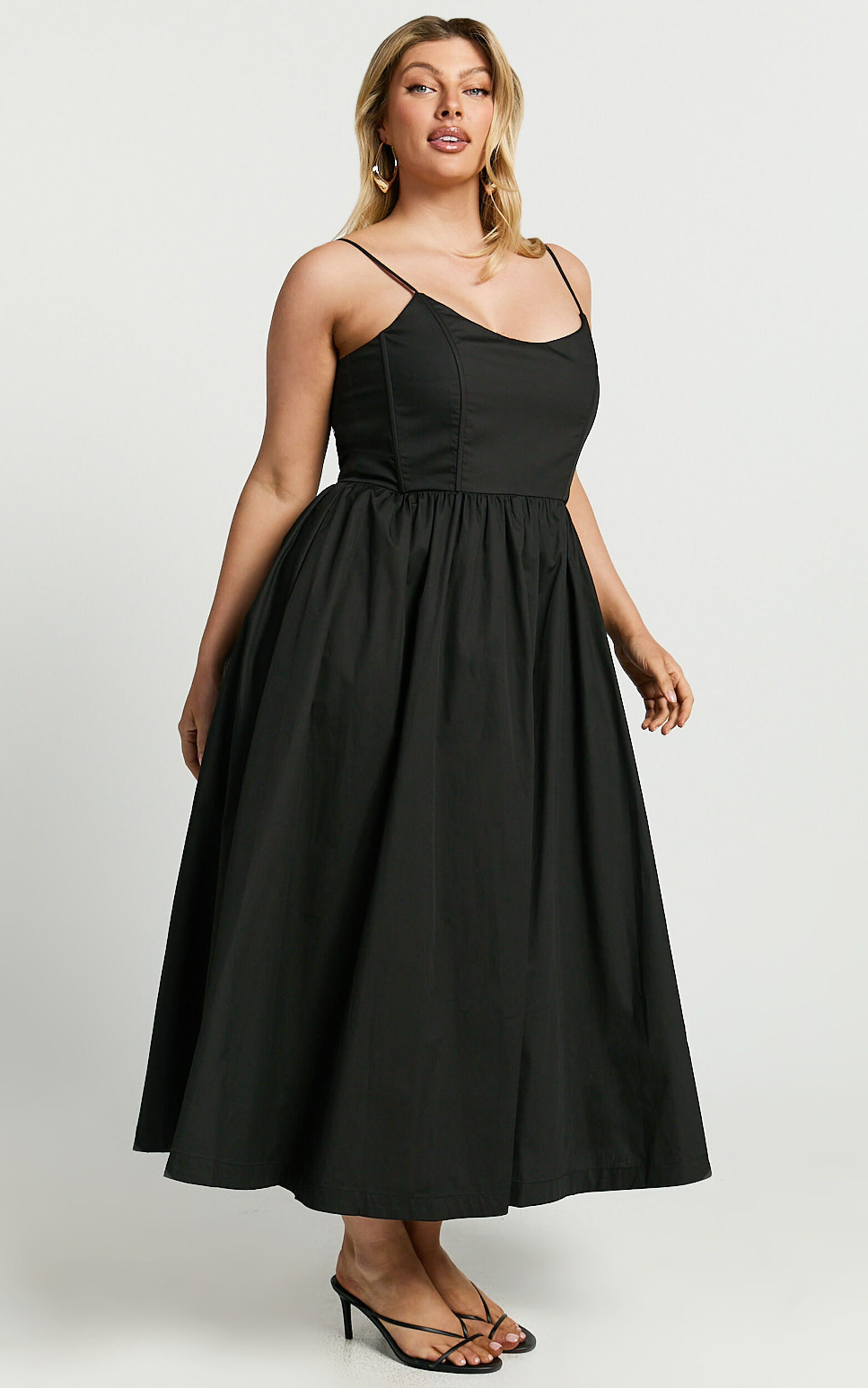 Braelyn Midi Dress - Scoop Neck Flare Dress in Black