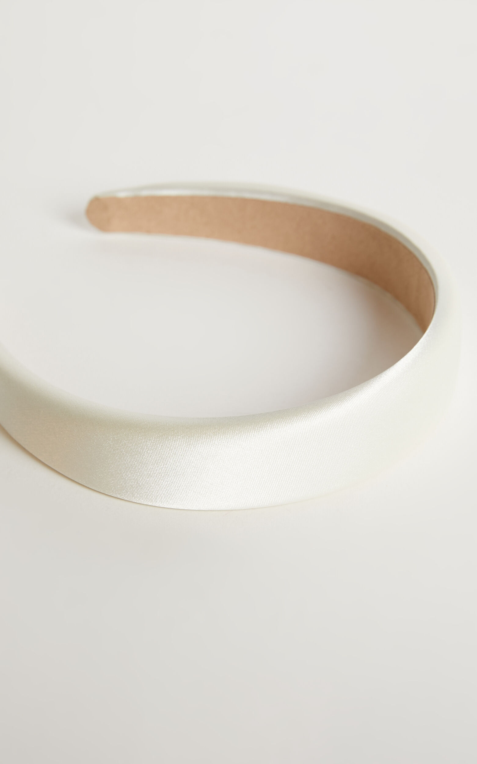 Ruchelyn Headband in White