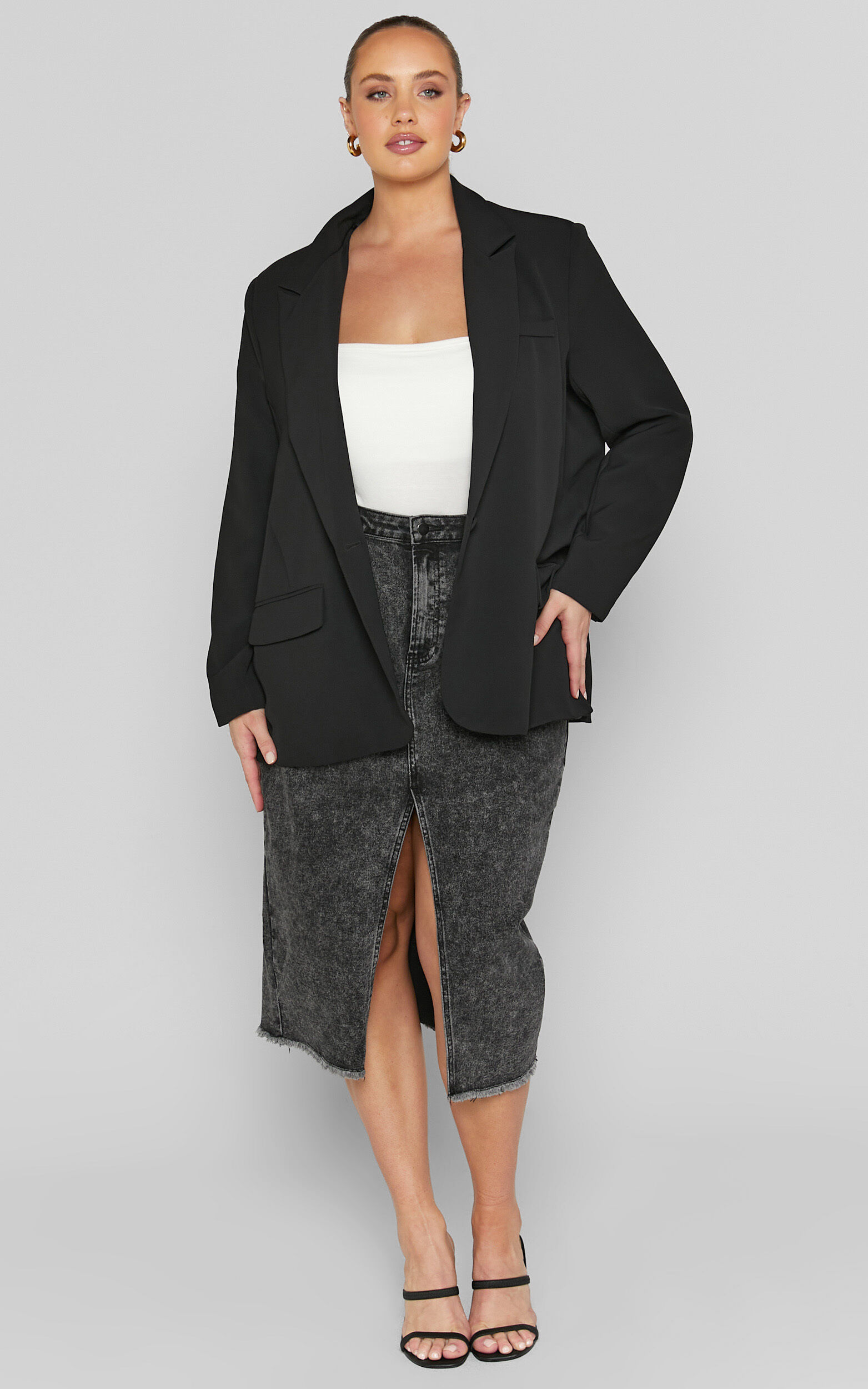 Michelle Blazer - Oversized Plunge Neck Button Up Blazer in Black