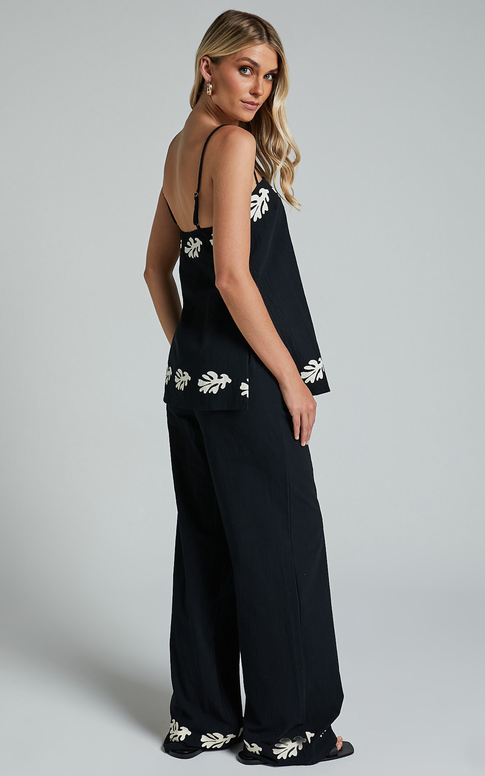 Runaway The Label - Amalia Linen Blend Pant in Black/Sand