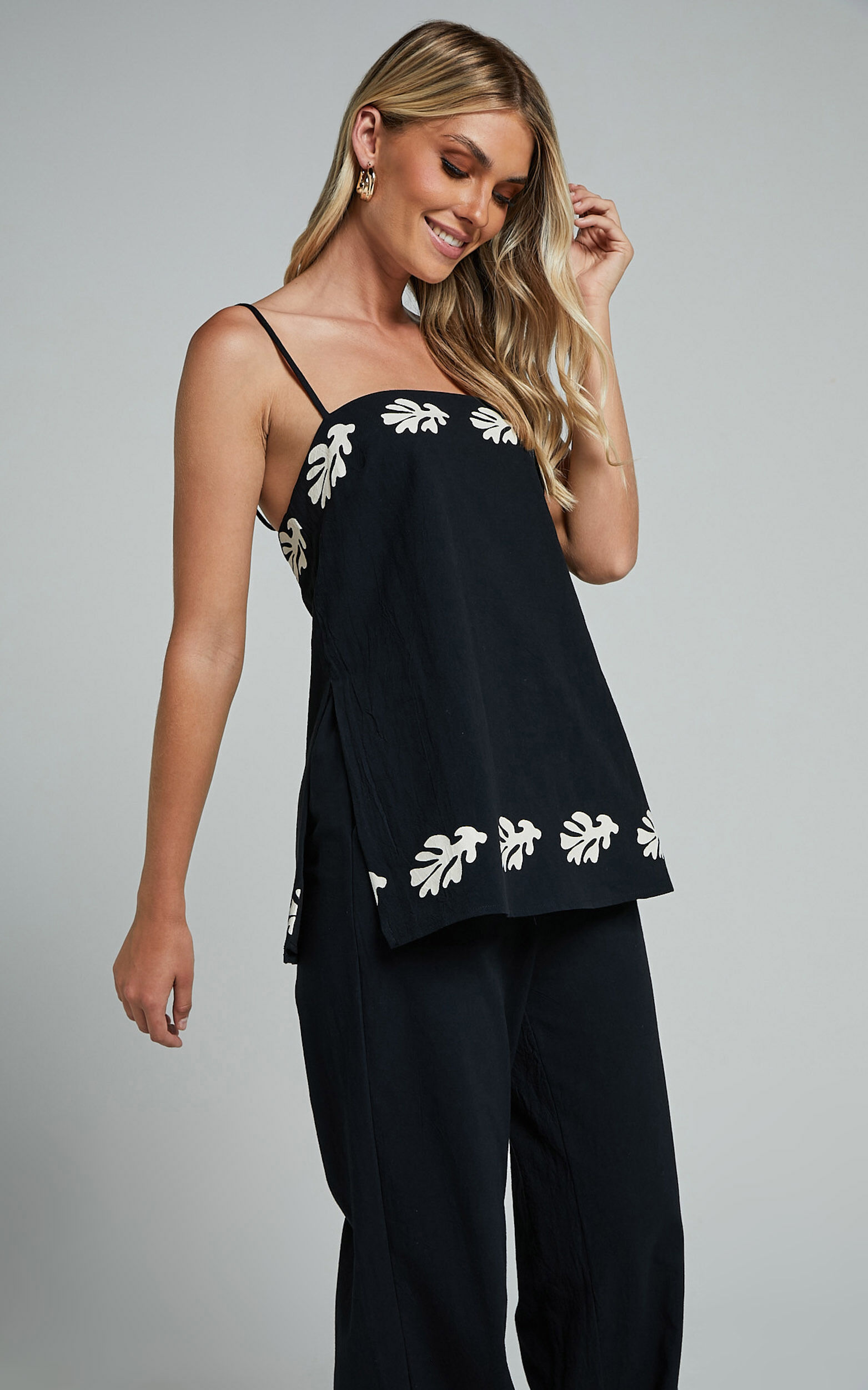 Runaway The Label - Amalia Linen Blend Pant in Black/Sand