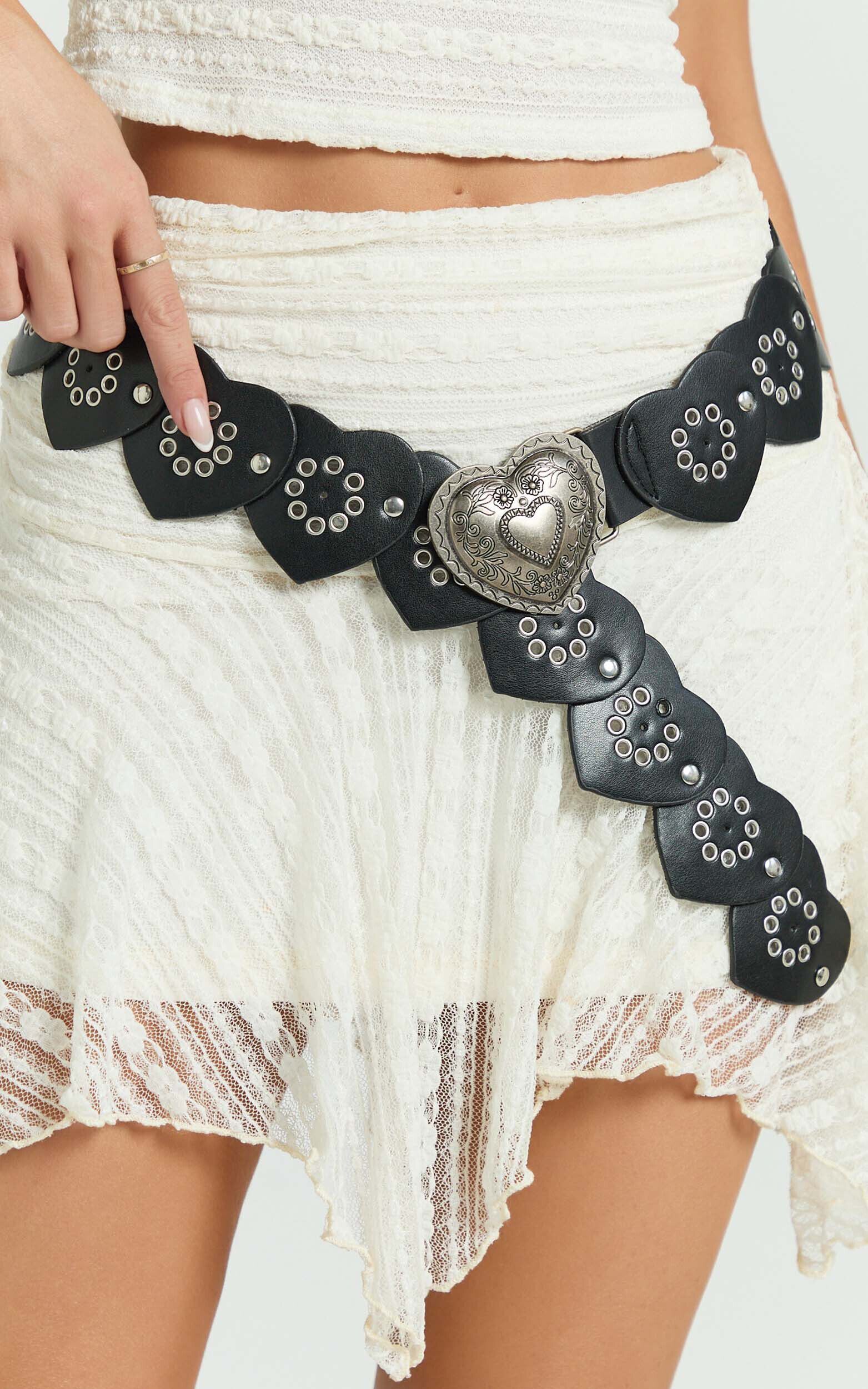 Xandy Belt - Heart Chunky Statement Belt in Black