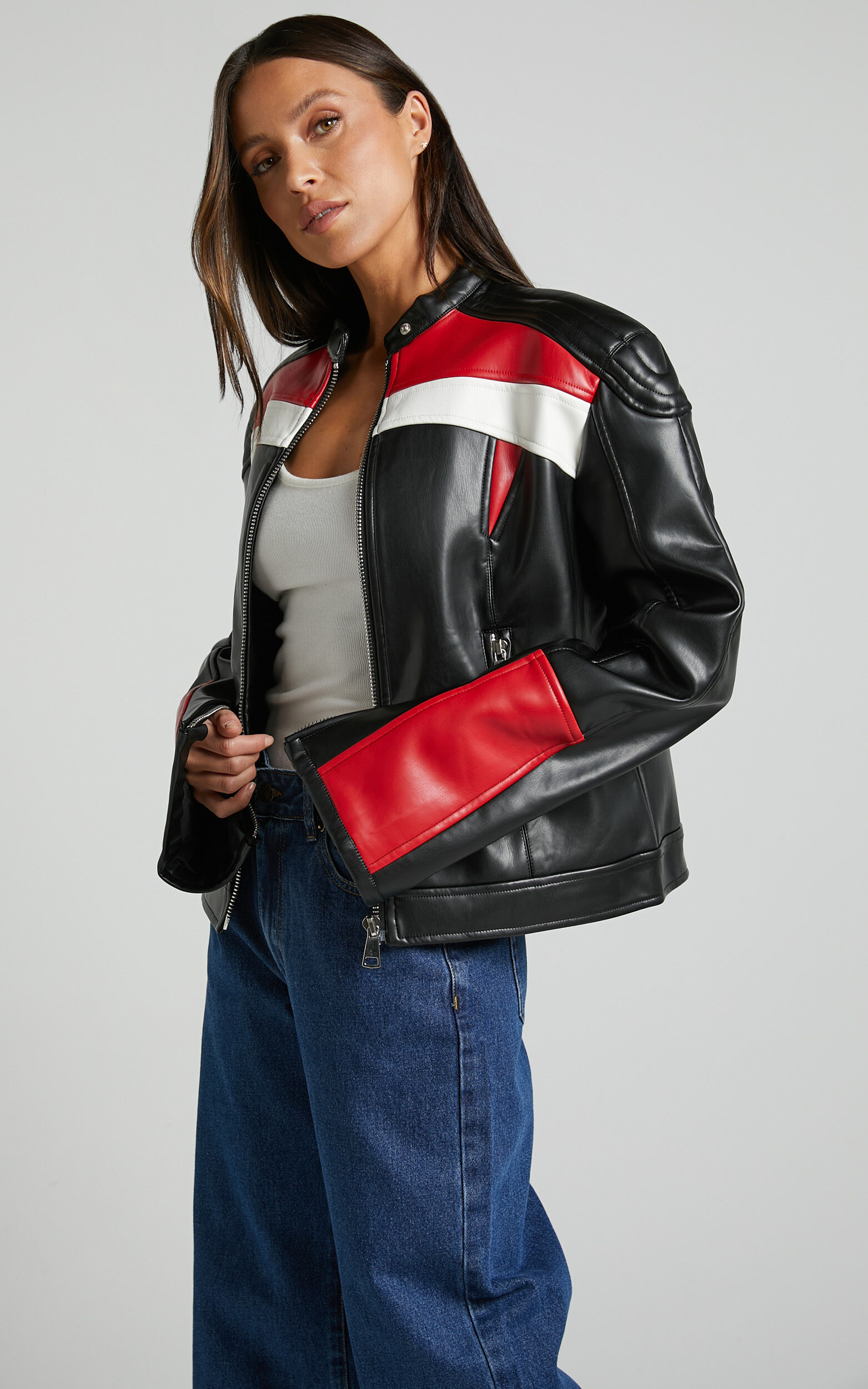 Lioness - Top Model Biker in ONYX