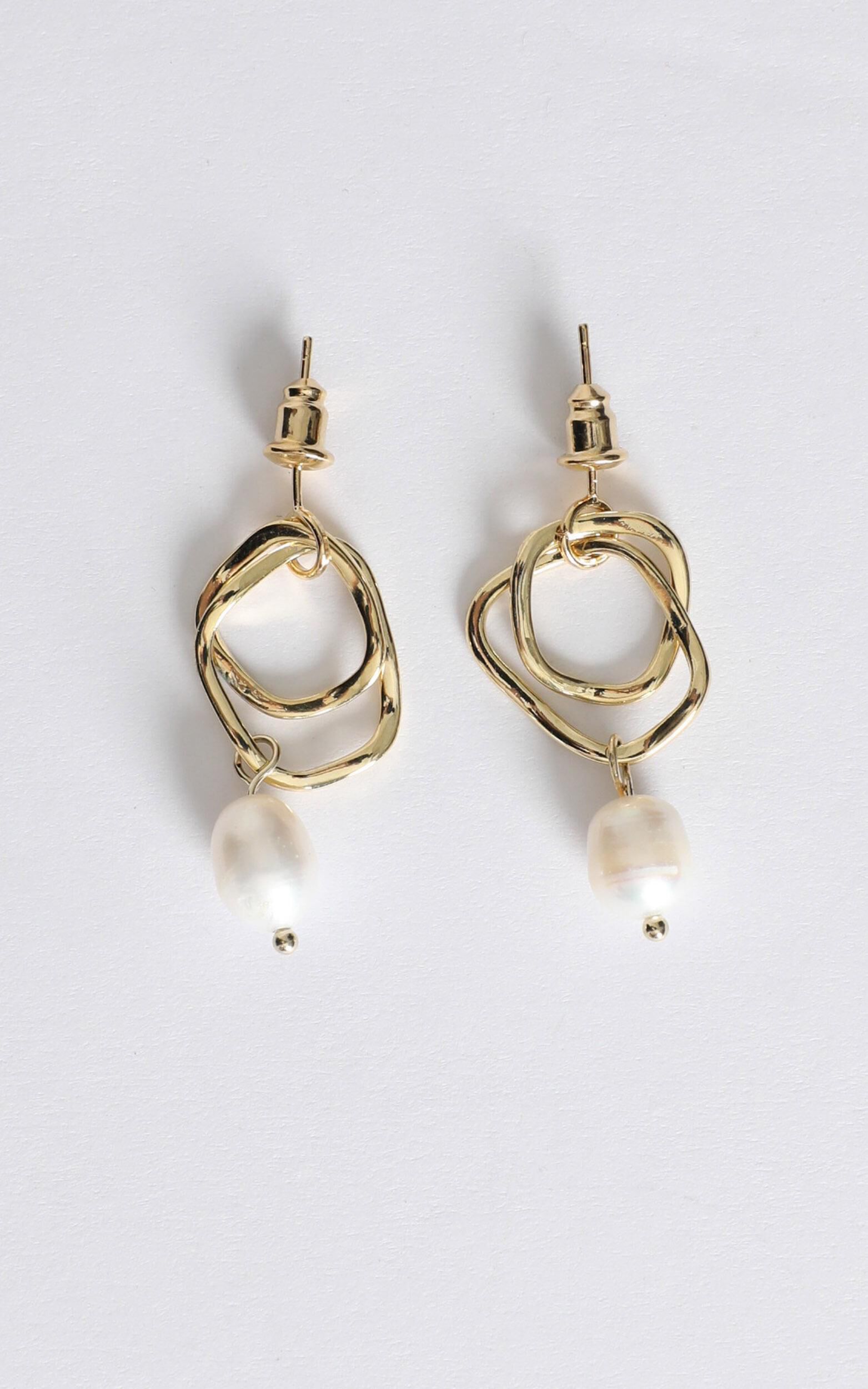 Flora Double Hoop Drop Earring in Gold And Pearl