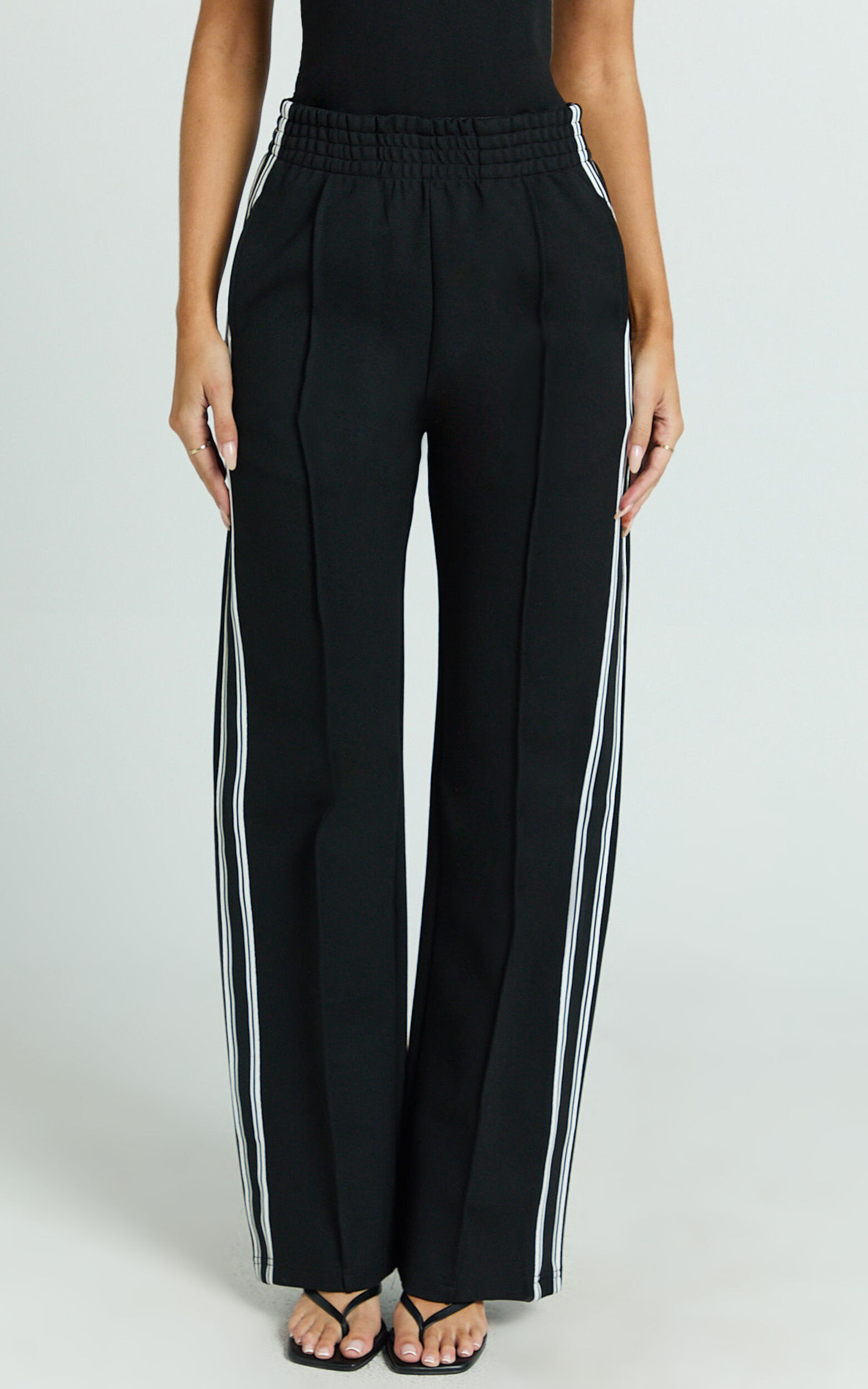 Aleona Pants - Mid Rise Relaxed Straight Pants in Black