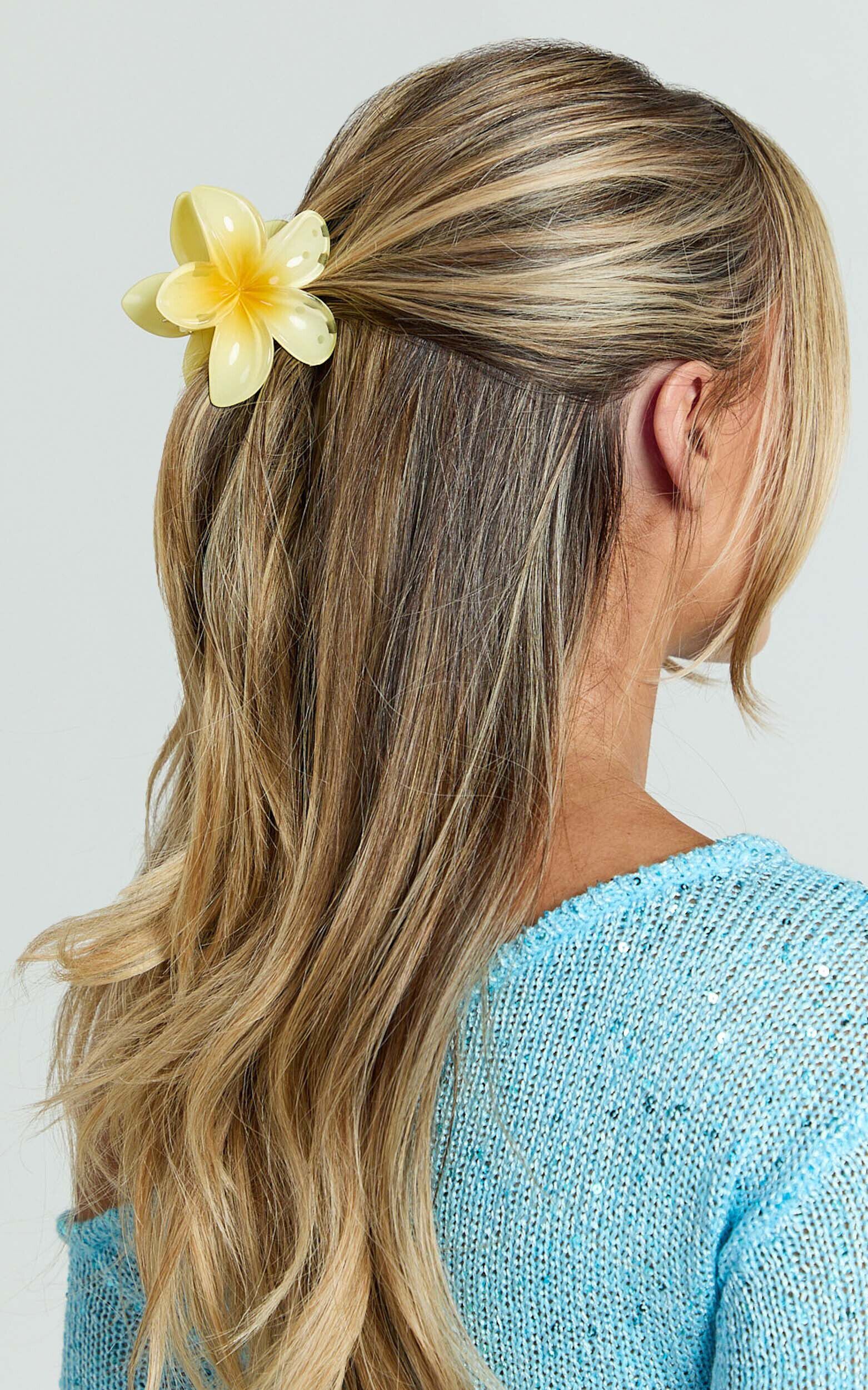 Olga Hair Clip - Flower Claw Clip in Yellow