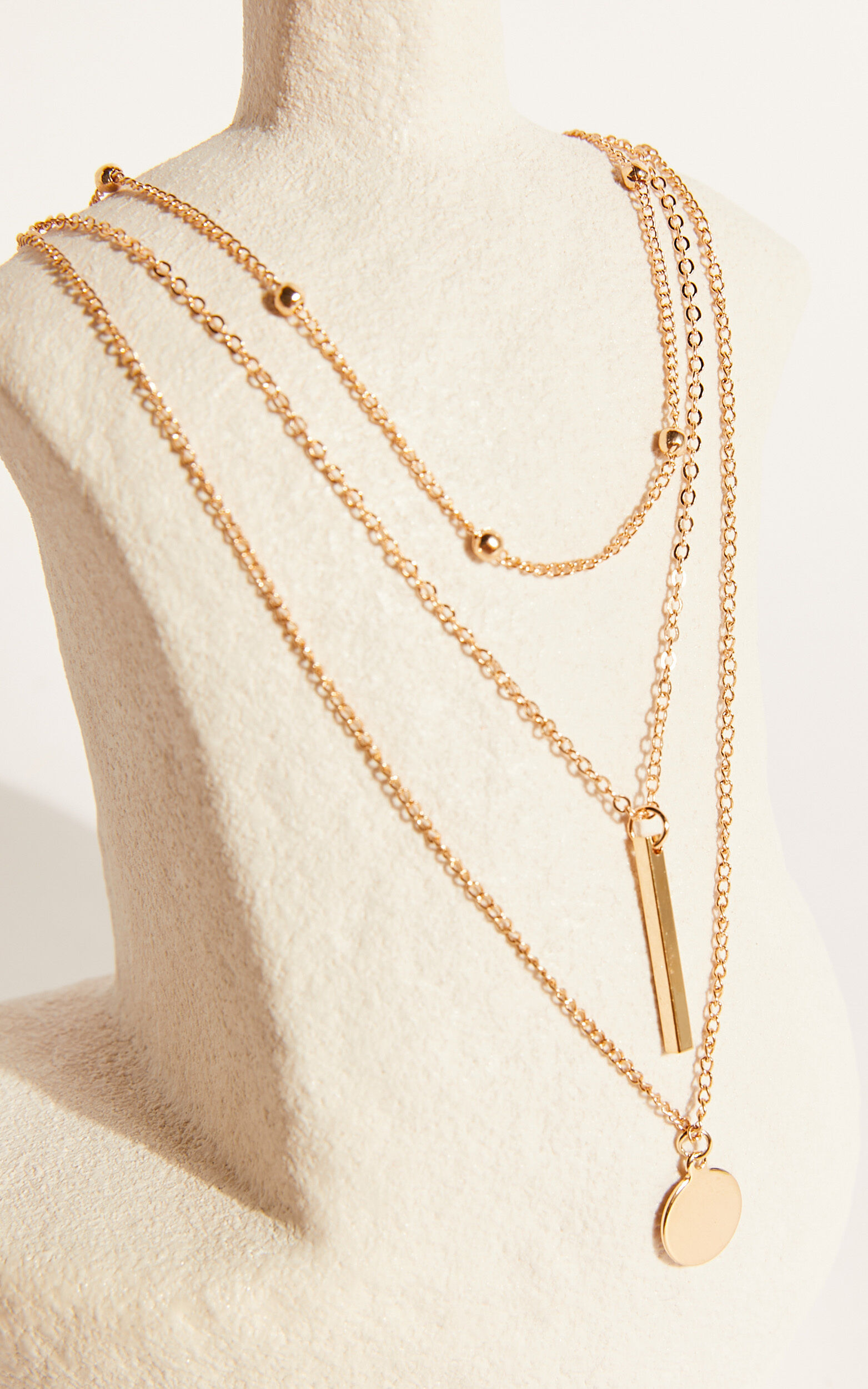 The Guest List necklace in Gold