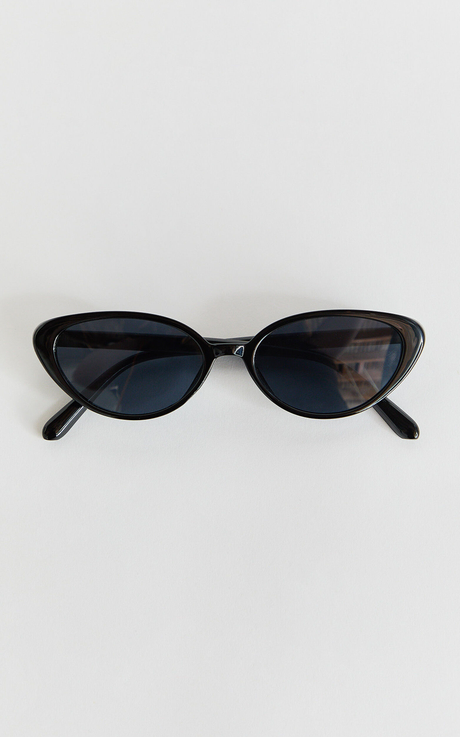 Yvette Sunglasses - Cat Eye Sunglasses in Black