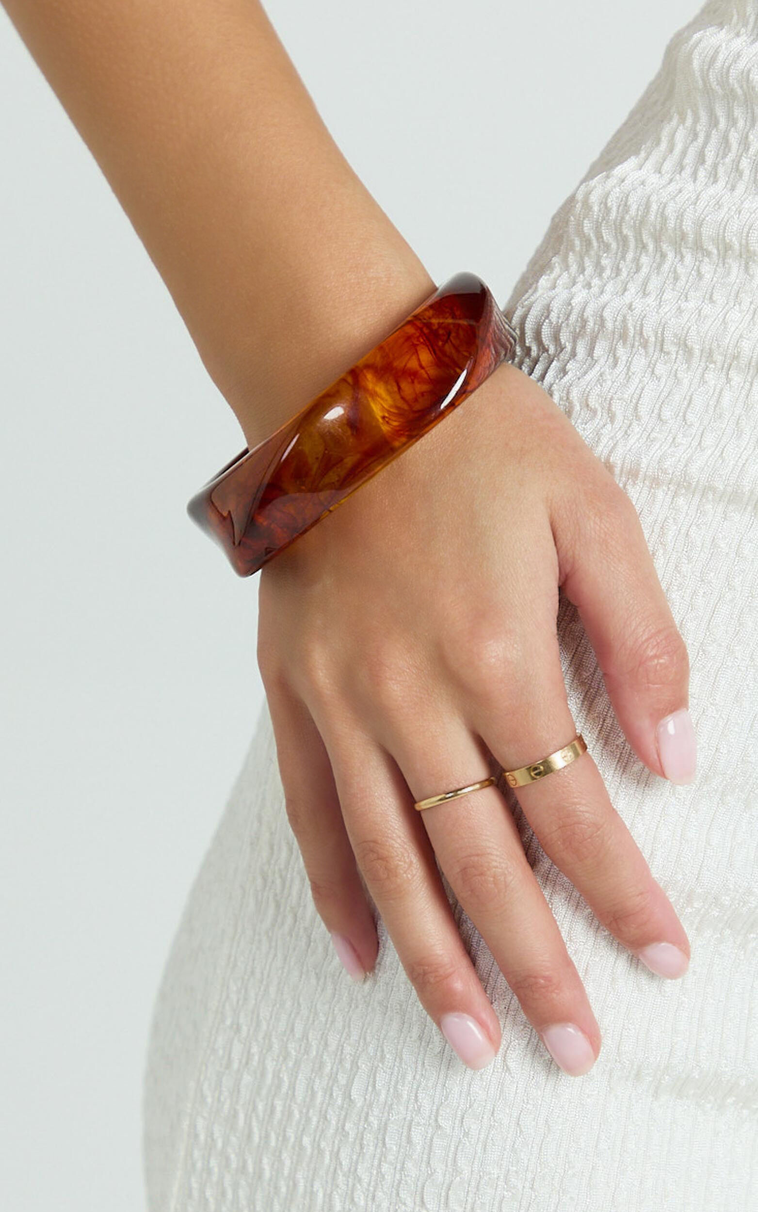 Ebby Resin Bangle in Brown