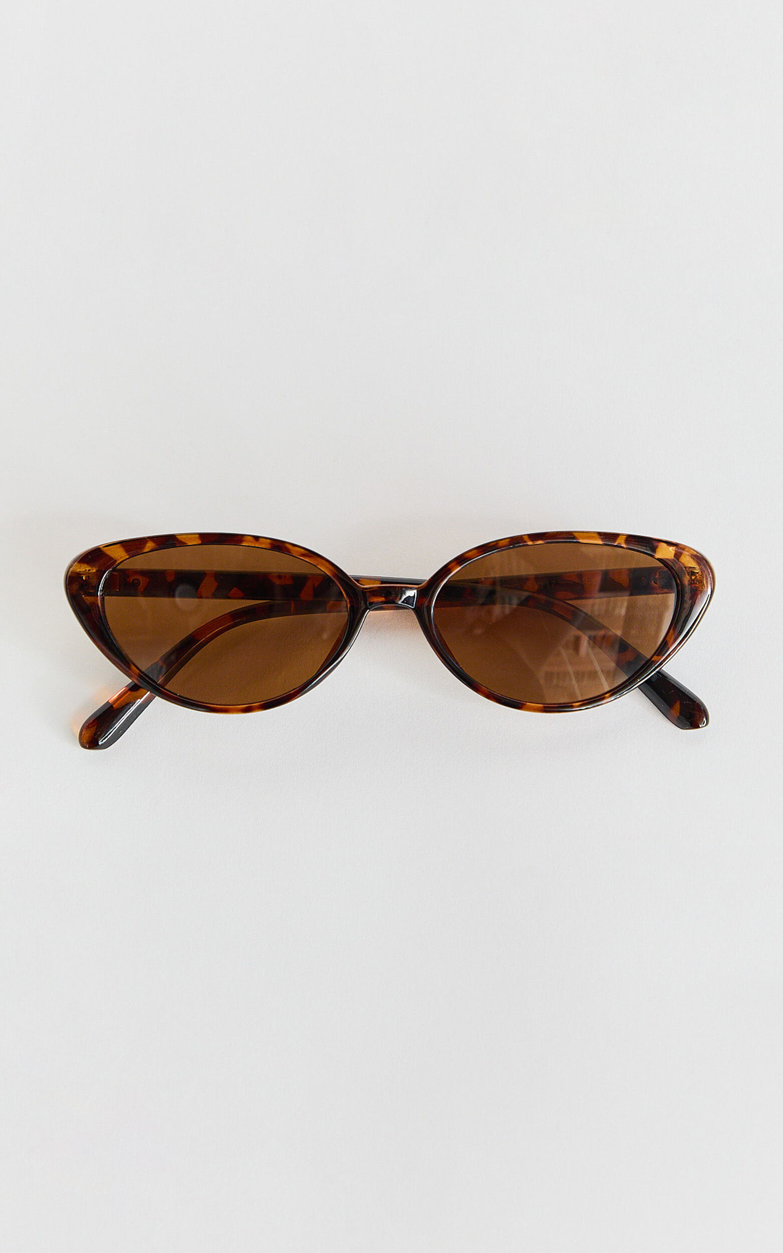 Yvette Sunglasses - Cat Eye Sunglasses in Torte