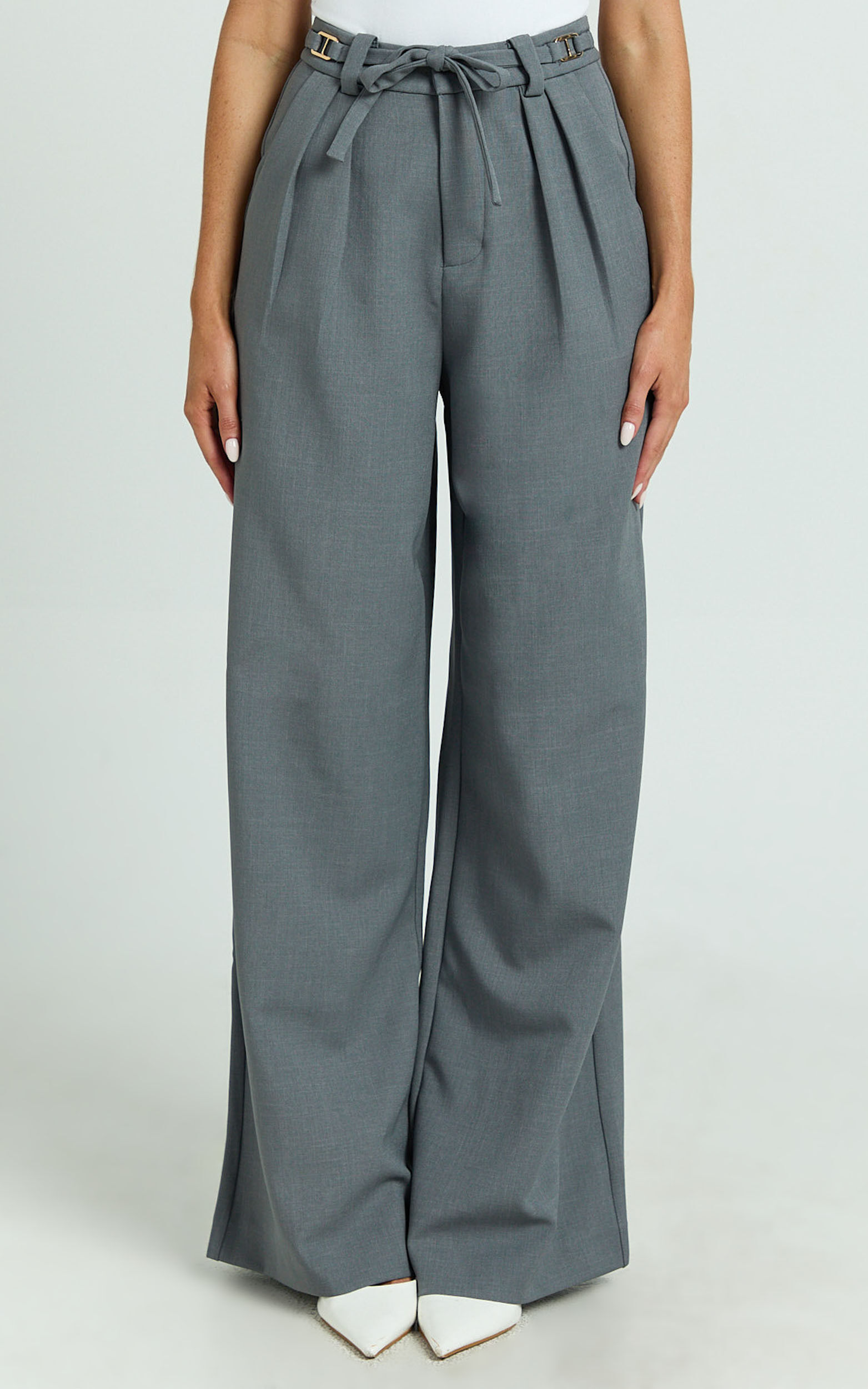 Frankie Pants - Low Rise Pleated Wide Leg Pant with Hardware Buckle in Grey