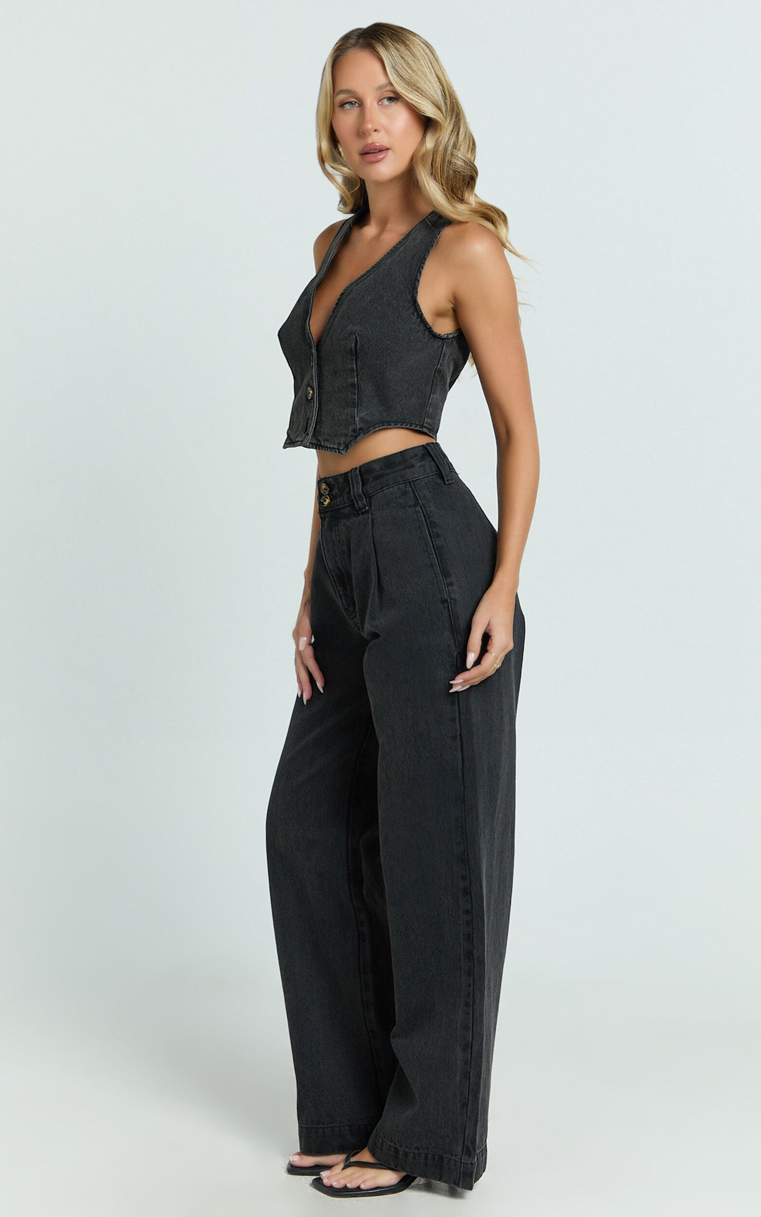 Fergie Jeans - Denim High Waisted Straight Leg Denim Jeans in Washed Black