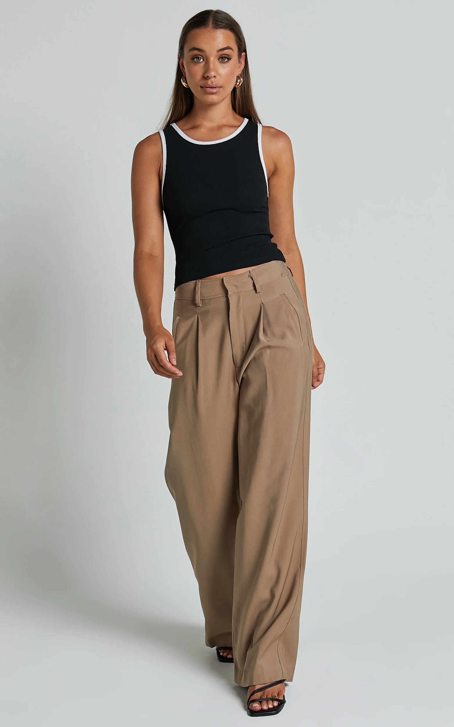 Lacey Top - Scoop Neck Contrast Bind Detail Top in Black/White