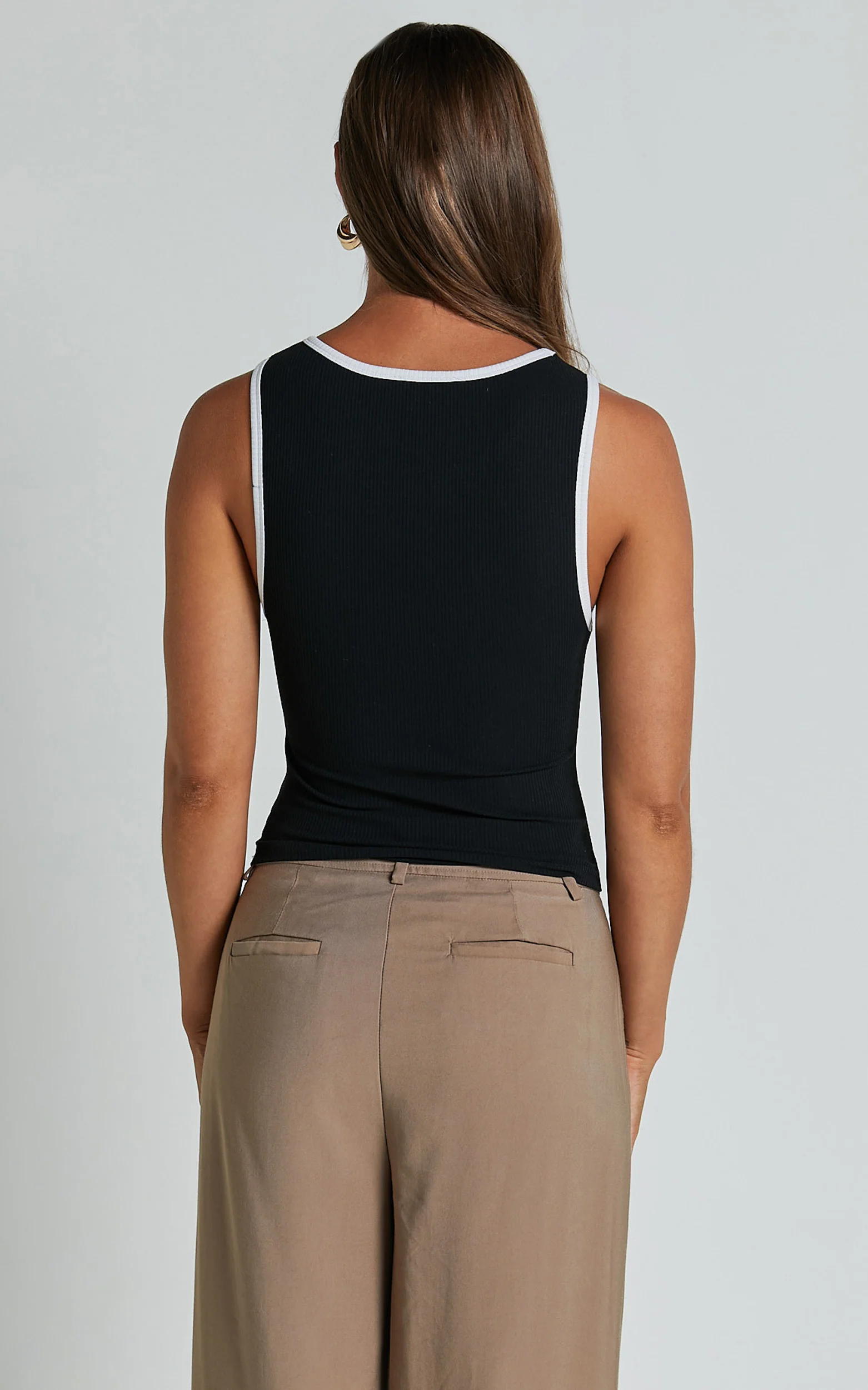 Lacey Top - Scoop Neck Contrast Bind Detail Top in Black/White