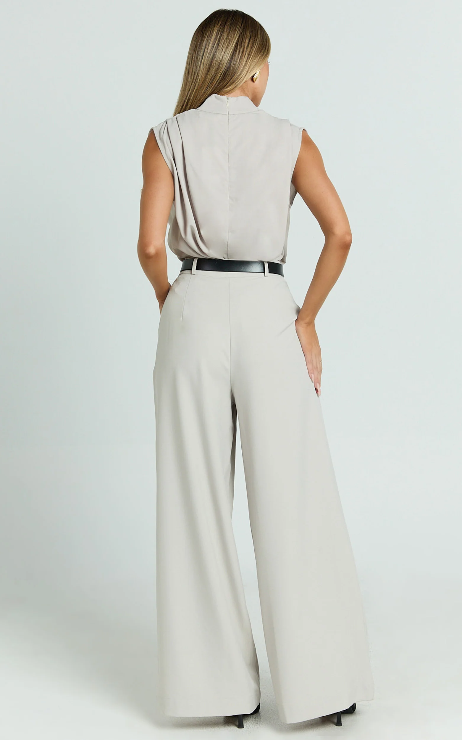 Arianae Top - High Neck Top in Sand