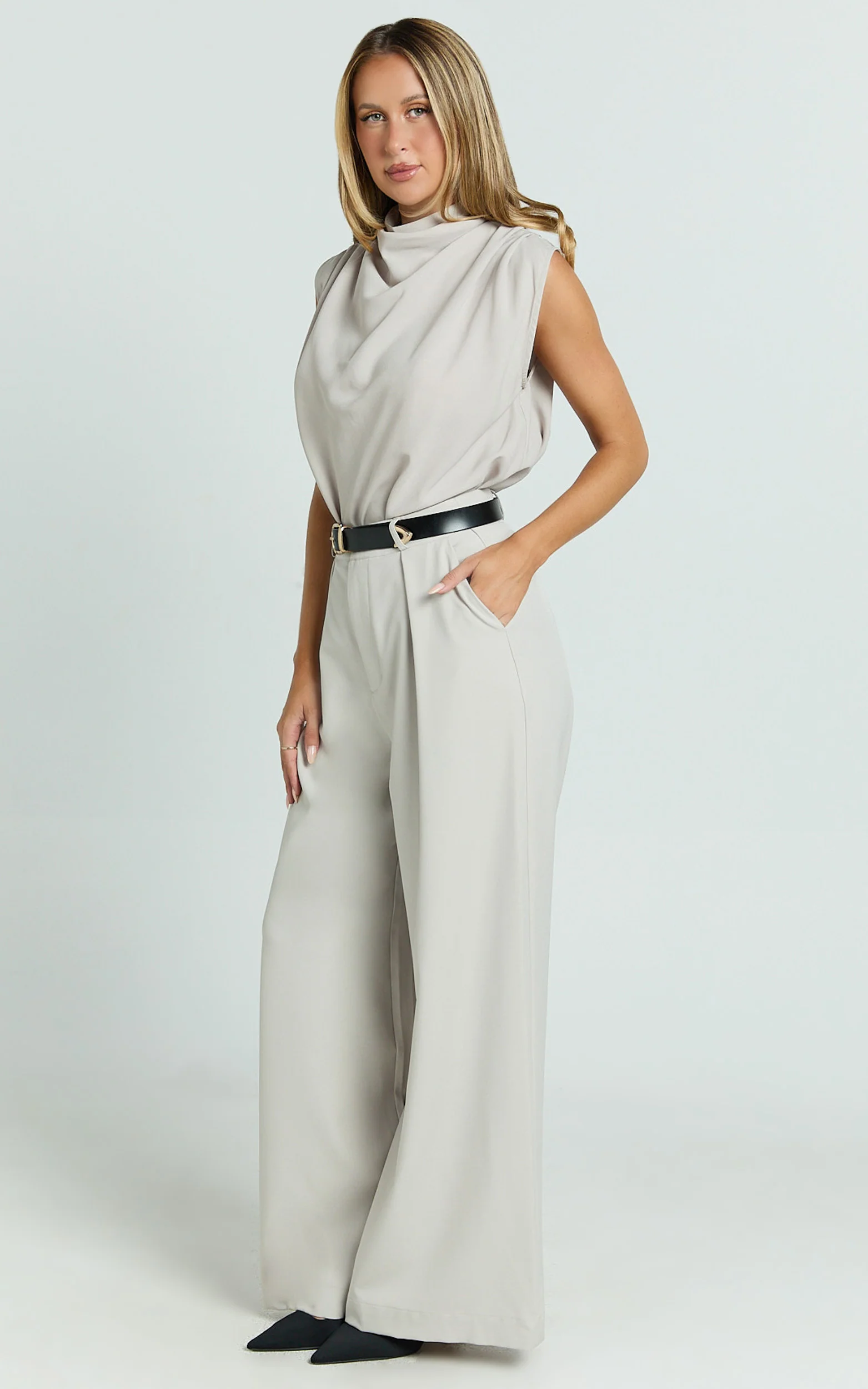 Arianae Top - High Neck Top in Sand