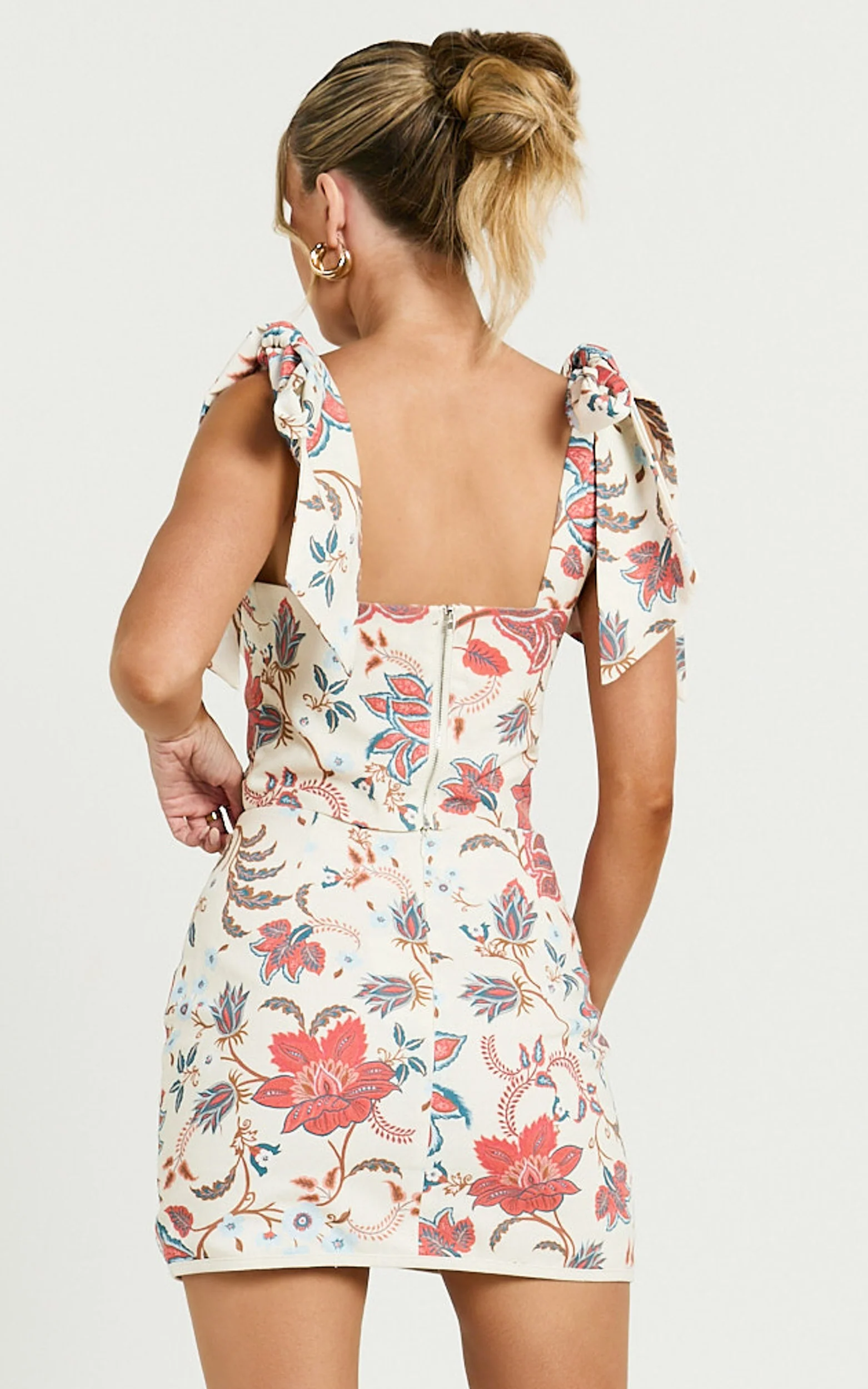 Kelsie Top - Tie Shoulder Crop Sweetheart Linen Top in Summer Chintz