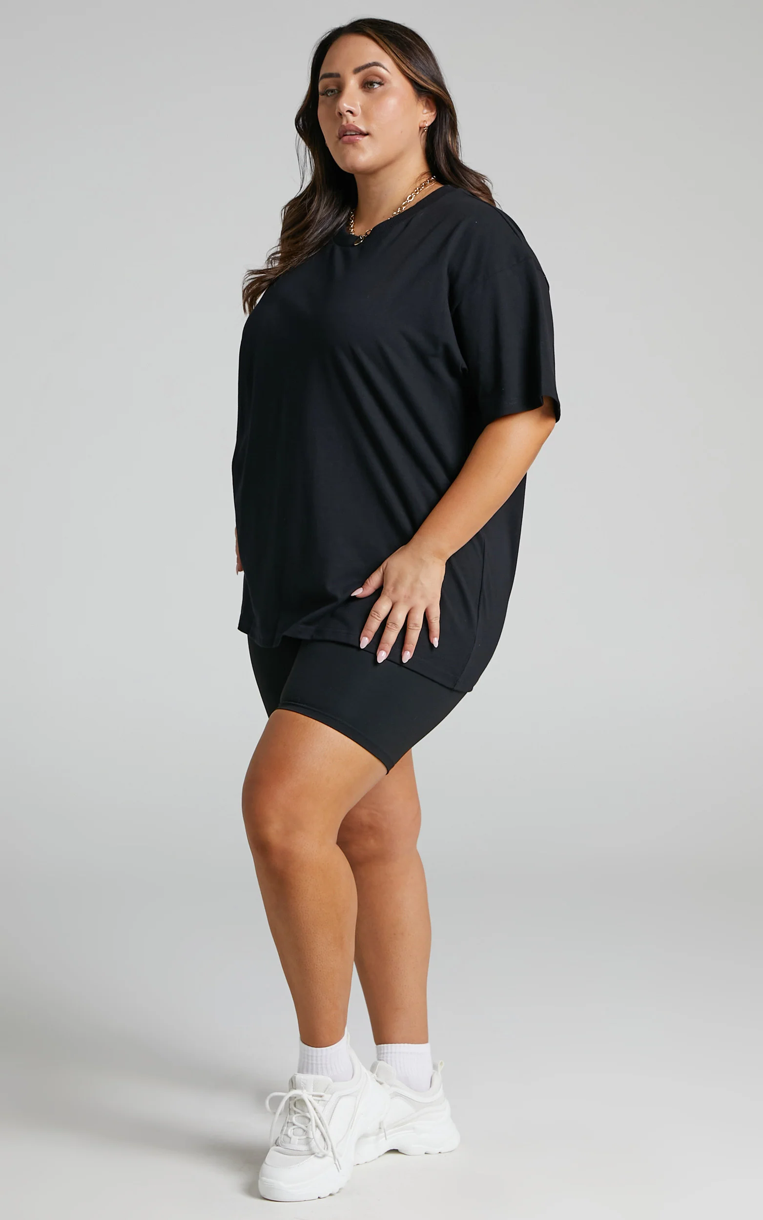 Prizza Top - Longline Boyfriend Tee Top in Black