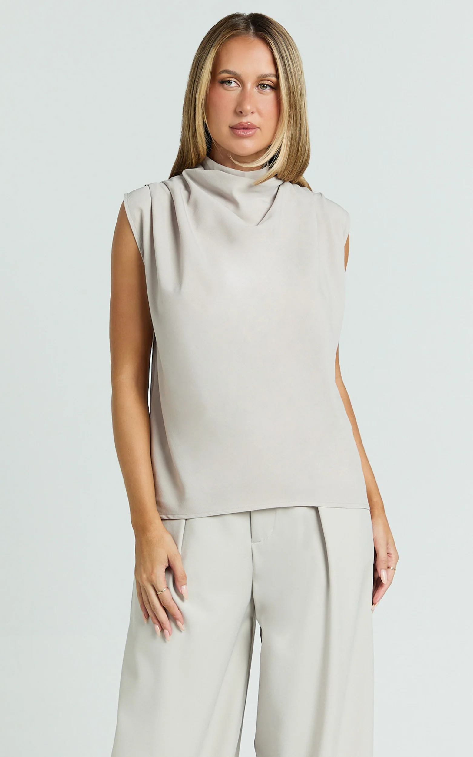 Arianae Top - High Neck Top in Sand