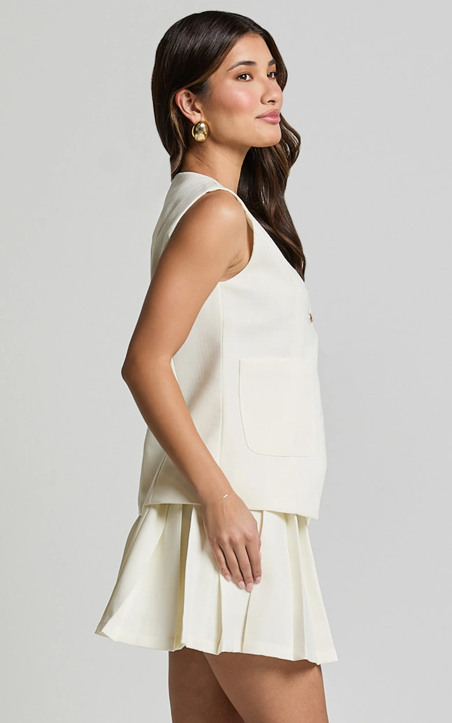 Tyla Top - Scoop Neck Pocket Hardware Detail Button Up Vest in White
